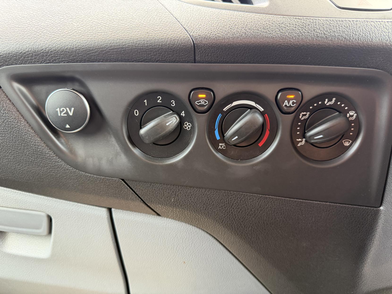 2015 Ford Transit Custom 2.2 TDCi 310 Panel Van 5dr Diesel Manual L2 H1 (186 g/km, 123 bhp) - Thumbnail 29