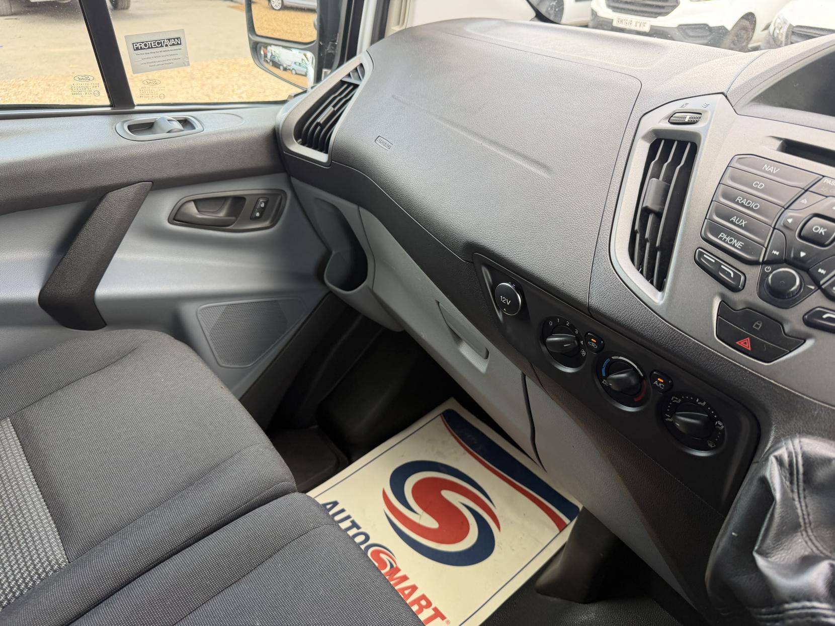 2015 Ford Transit Custom 2.2 TDCi 310 Panel Van 5dr Diesel Manual L2 H1 (186 g/km, 123 bhp) - Thumbnail 32