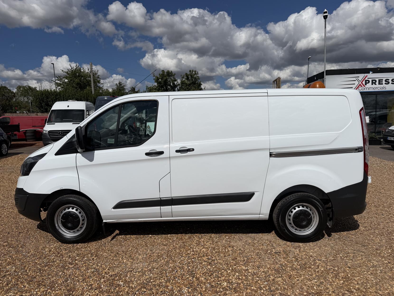 2015 Ford Transit Custom 2.2 TDCi 310 Panel Van 5dr Diesel Manual L2 H1 (186 g/km, 123 bhp) - Thumbnail 8