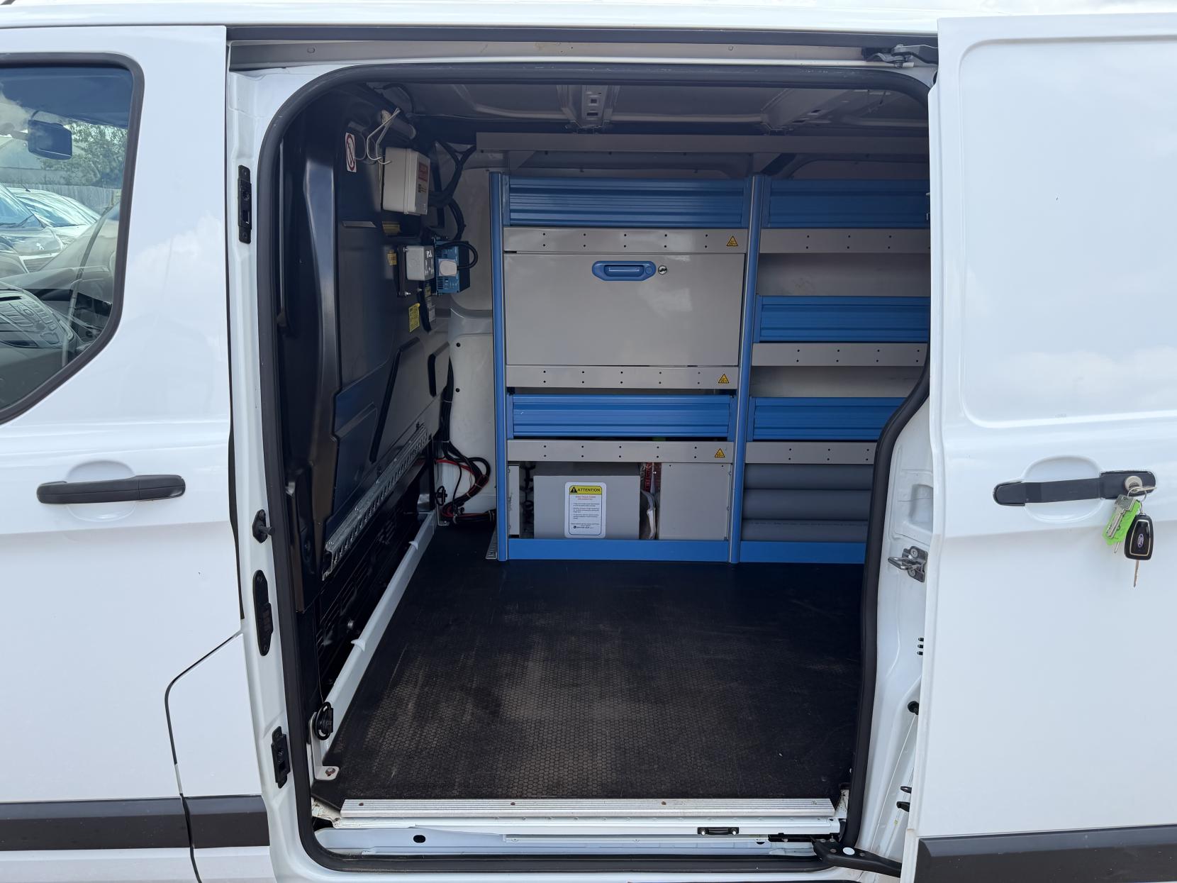 2015 Ford Transit Custom 2.2 TDCi 310 Panel Van 5dr Diesel Manual L2 H1 (186 g/km, 123 bhp) - Thumbnail 34