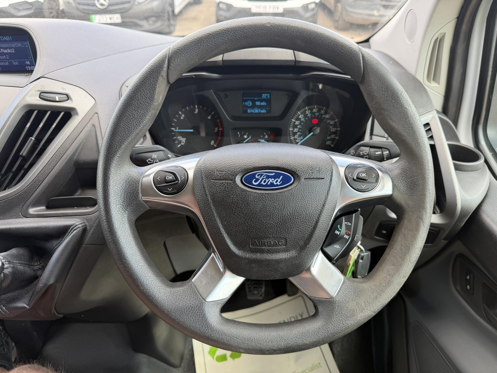 2015 Ford Transit Custom 2.2 TDCi 310 Panel Van 5dr Diesel Manual L2 H1 (186 g/km, 123 bhp) - Thumbnail 26