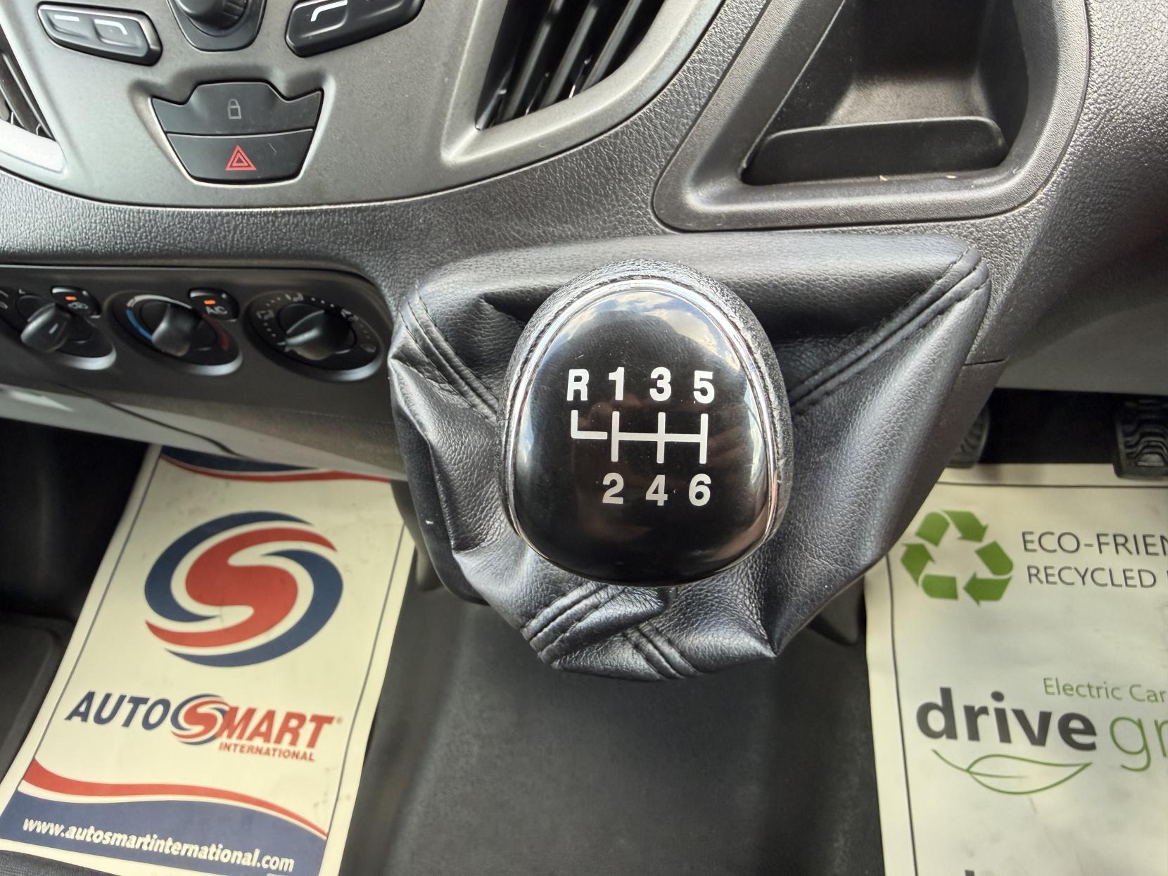 2015 Ford Transit Custom 2.2 TDCi 310 Panel Van 5dr Diesel Manual L2 H1 (186 g/km, 123 bhp) - Thumbnail 28