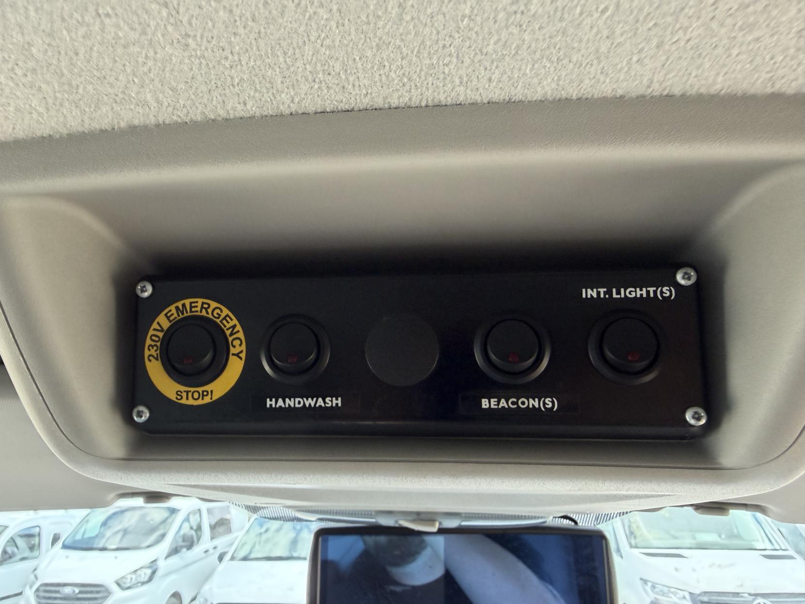 2015 Ford Transit Custom 2.2 TDCi 310 Panel Van 5dr Diesel Manual L2 H1 (186 g/km, 123 bhp) - Thumbnail 33