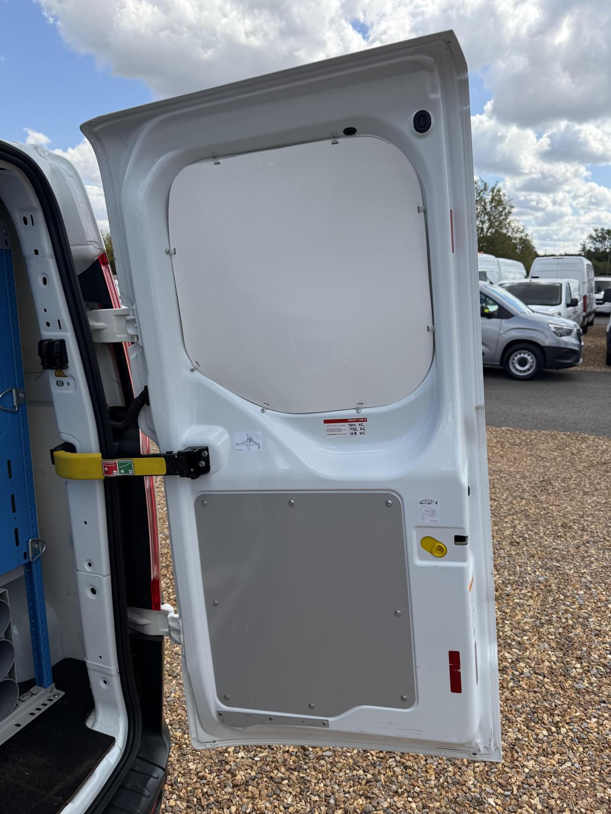 2015 Ford Transit Custom 2.2 TDCi 310 Panel Van 5dr Diesel Manual L2 H1 (186 g/km, 123 bhp) - Thumbnail 49