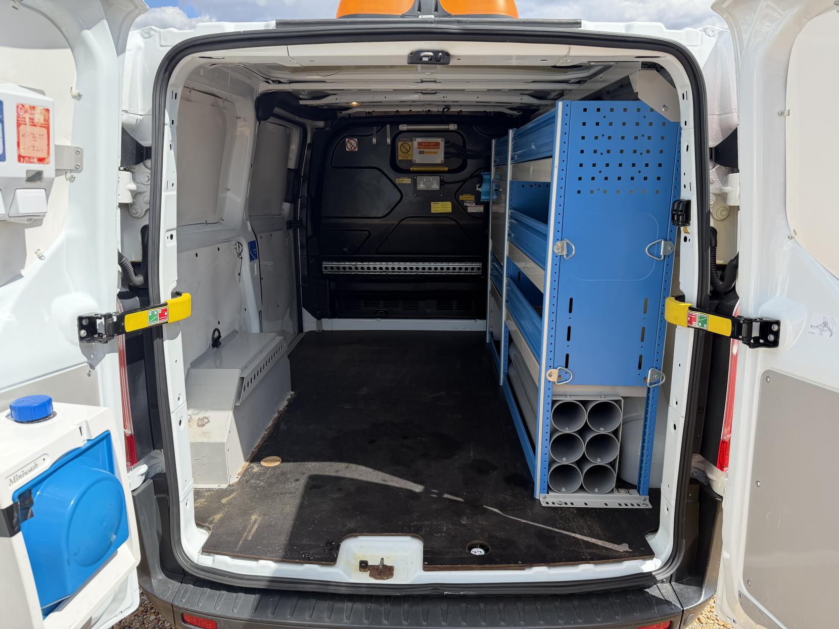 2015 Ford Transit Custom 2.2 TDCi 310 Panel Van 5dr Diesel Manual L2 H1 (186 g/km, 123 bhp) - Thumbnail 3