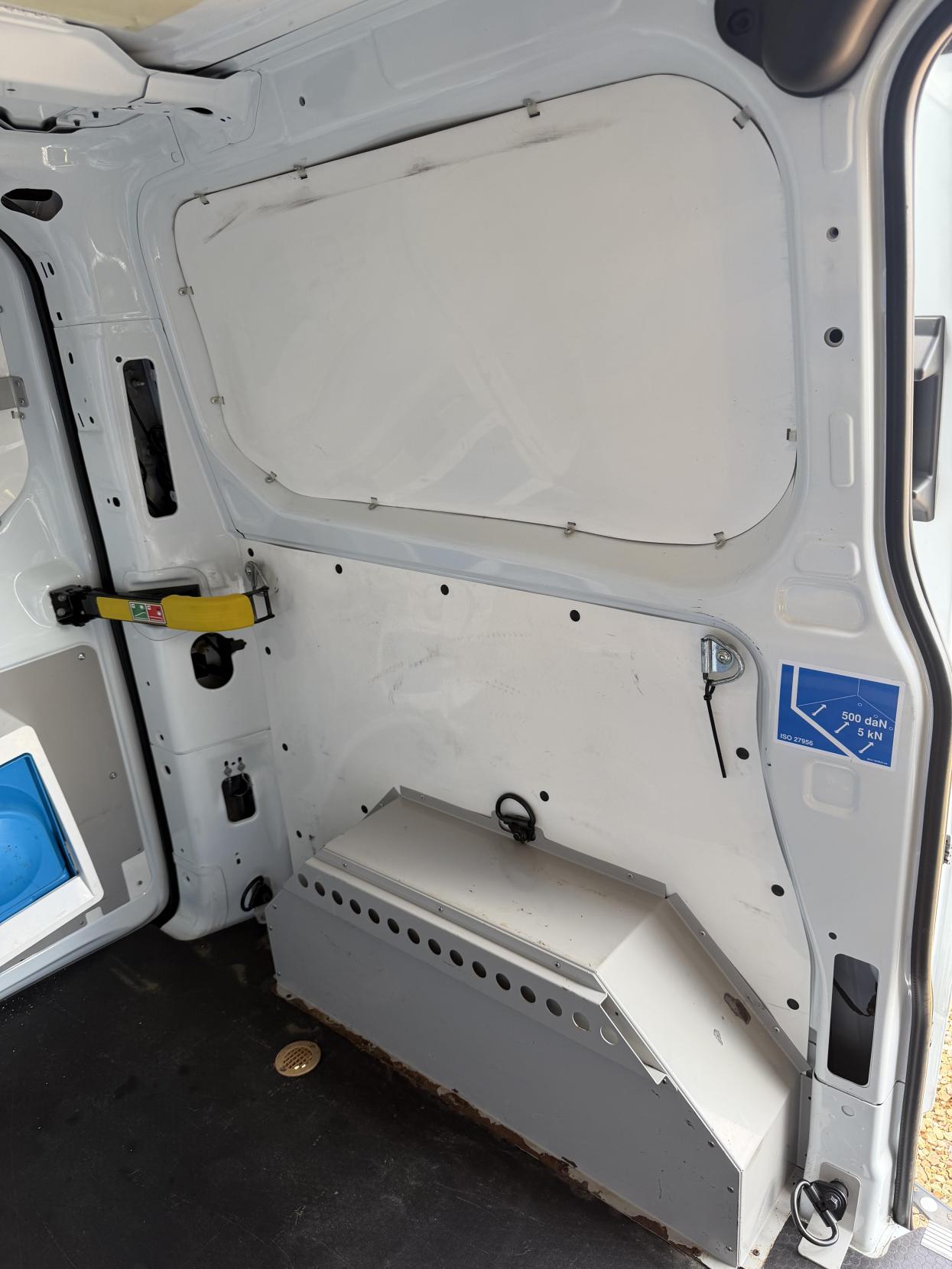 2015 Ford Transit Custom 2.2 TDCi 310 Panel Van 5dr Diesel Manual L2 H1 (186 g/km, 123 bhp) - Thumbnail 44
