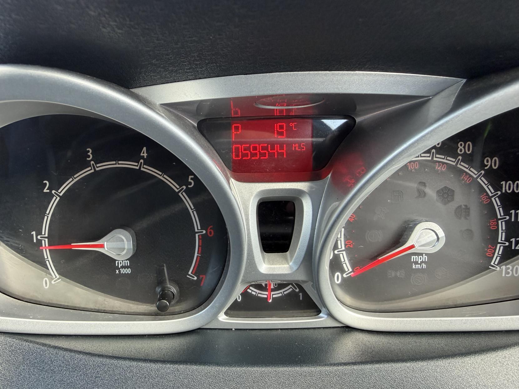 2011 Ford Fiesta 1.4 Zetec Hatchback 5dr Petrol Automatic (154 g/km, 94 bhp) - Thumbnail 19