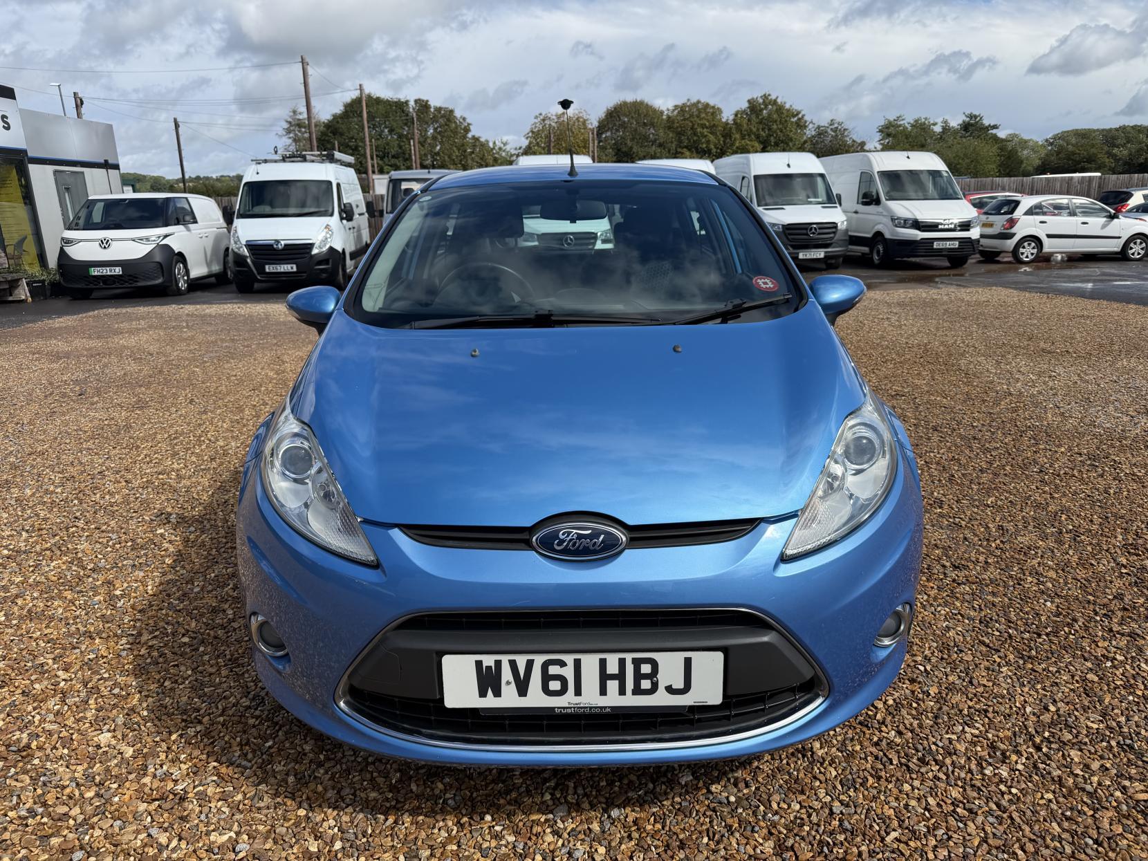 2011 Ford Fiesta 1.4 Zetec Hatchback 5dr Petrol Automatic (154 g/km, 94 bhp) - Thumbnail 6
