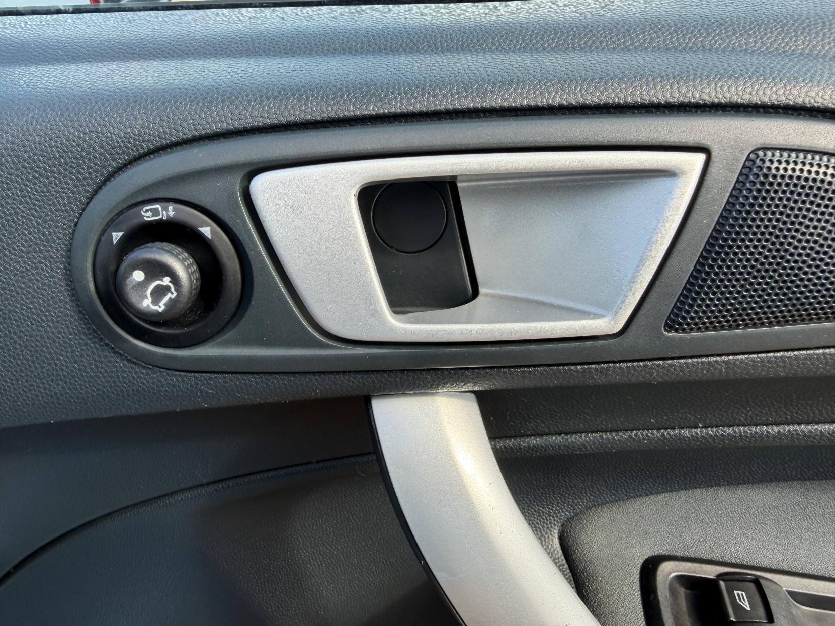 2011 Ford Fiesta 1.4 Zetec Hatchback 5dr Petrol Automatic (154 g/km, 94 bhp) - Thumbnail 25