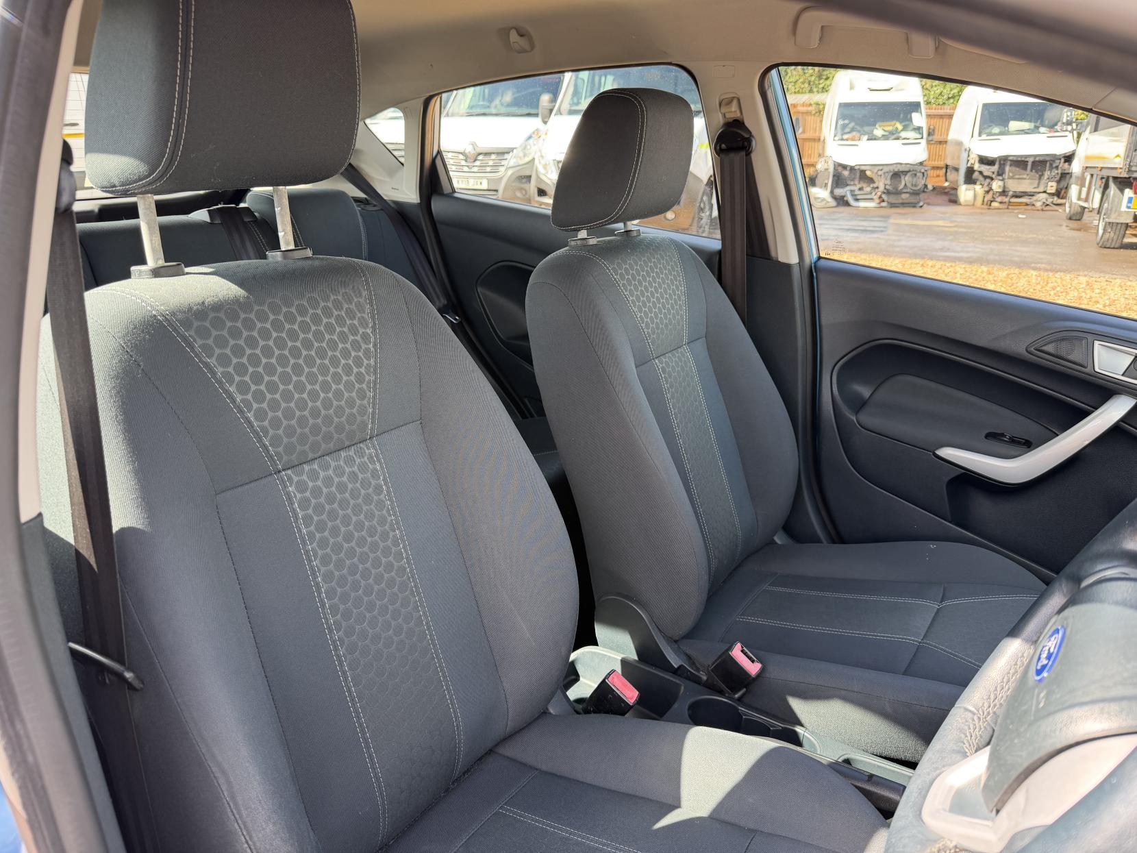 2011 Ford Fiesta 1.4 Zetec Hatchback 5dr Petrol Automatic (154 g/km, 94 bhp) - Thumbnail 16