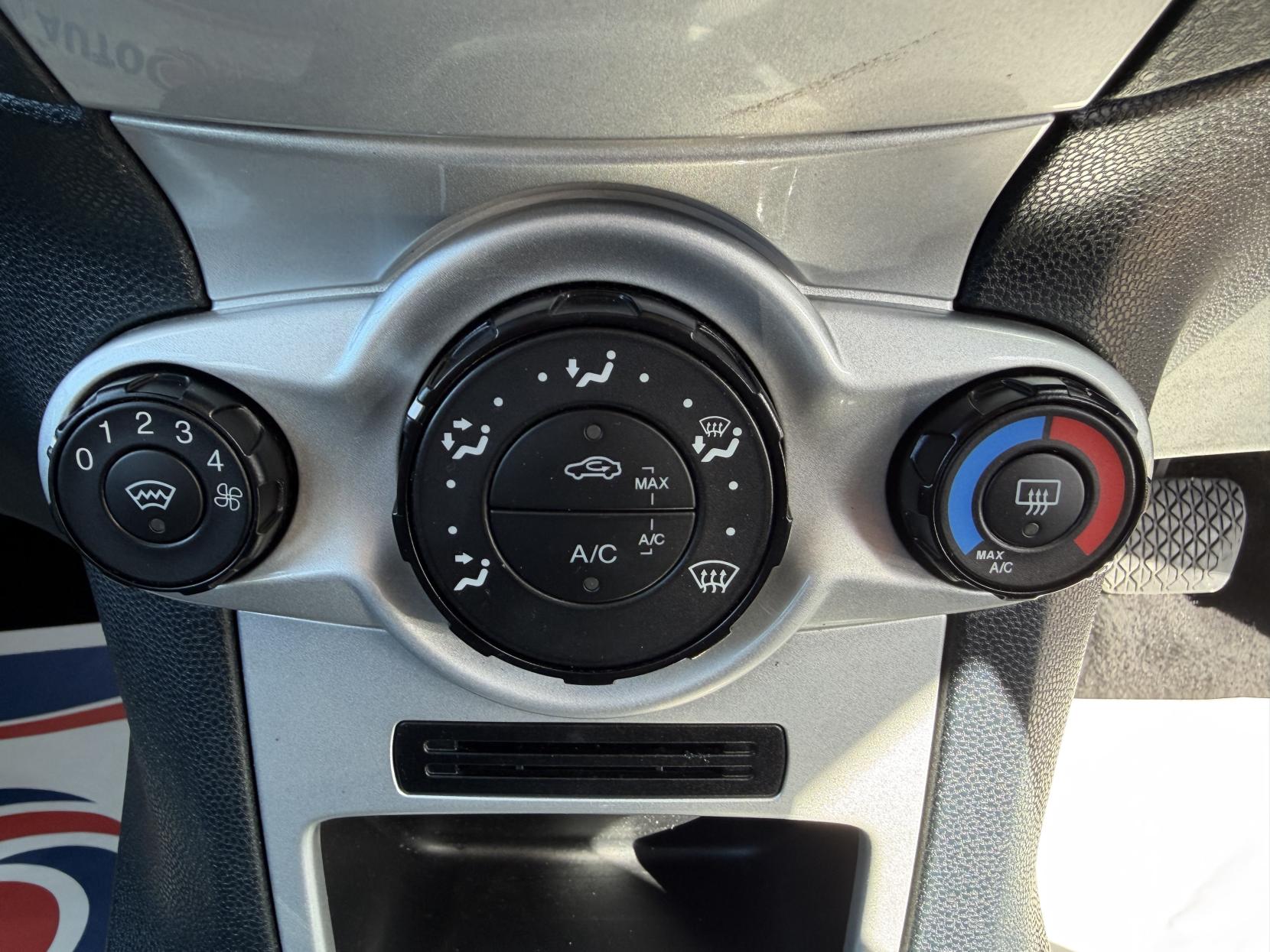 2011 Ford Fiesta 1.4 Zetec Hatchback 5dr Petrol Automatic (154 g/km, 94 bhp) - Thumbnail 22