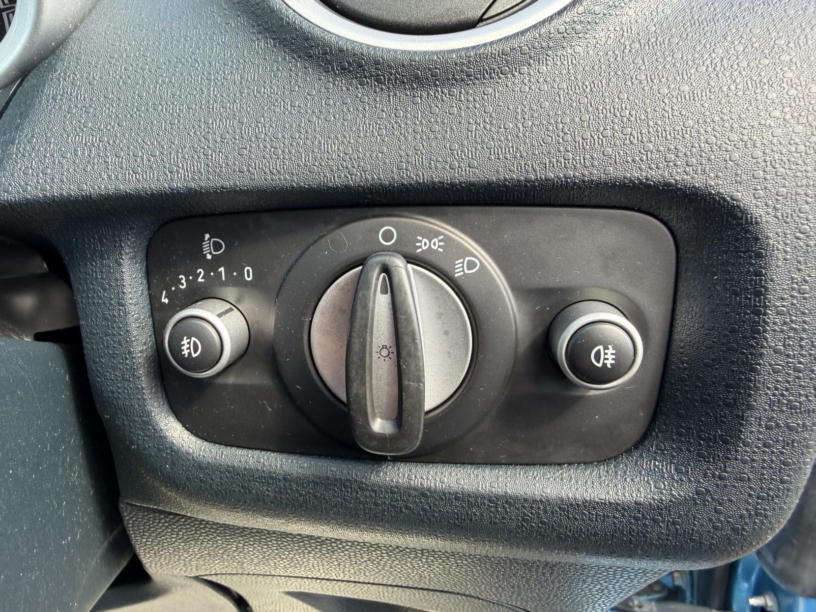 2011 Ford Fiesta 1.4 Zetec Hatchback 5dr Petrol Automatic (154 g/km, 94 bhp) - Thumbnail 26