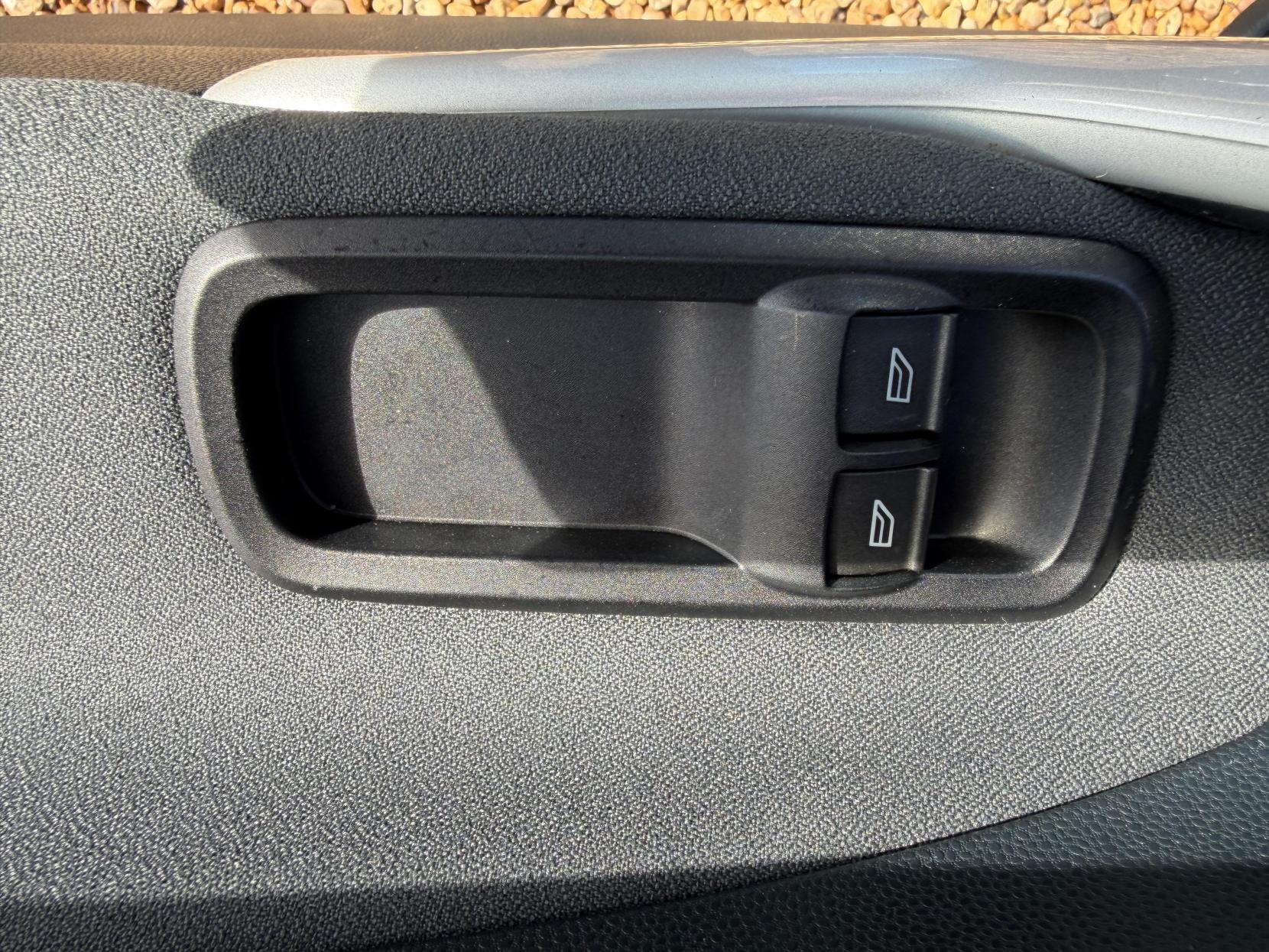 2011 Ford Fiesta 1.4 Zetec Hatchback 5dr Petrol Automatic (154 g/km, 94 bhp) - Thumbnail 24