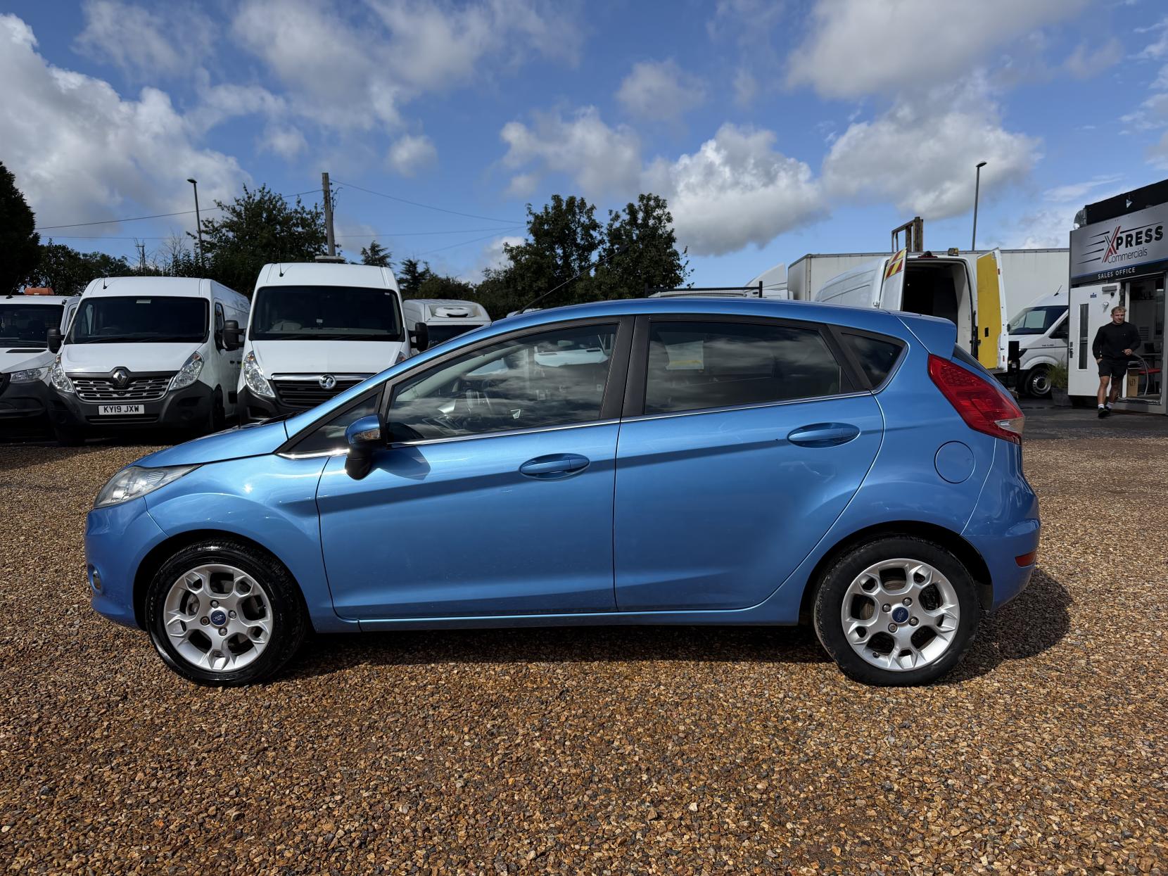 2011 Ford Fiesta 1.4 Zetec Hatchback 5dr Petrol Automatic (154 g/km, 94 bhp) - Thumbnail 8