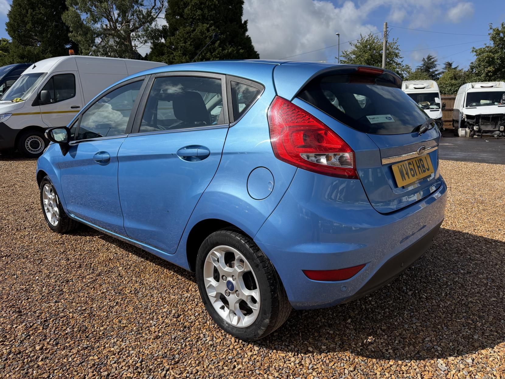 2011 Ford Fiesta 1.4 Zetec Hatchback 5dr Petrol Automatic (154 g/km, 94 bhp) - Thumbnail 9