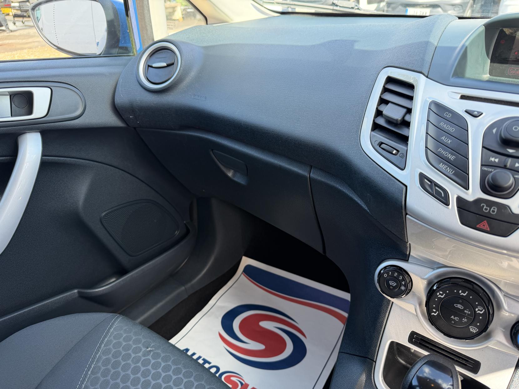 2011 Ford Fiesta 1.4 Zetec Hatchback 5dr Petrol Automatic (154 g/km, 94 bhp) - Thumbnail 28