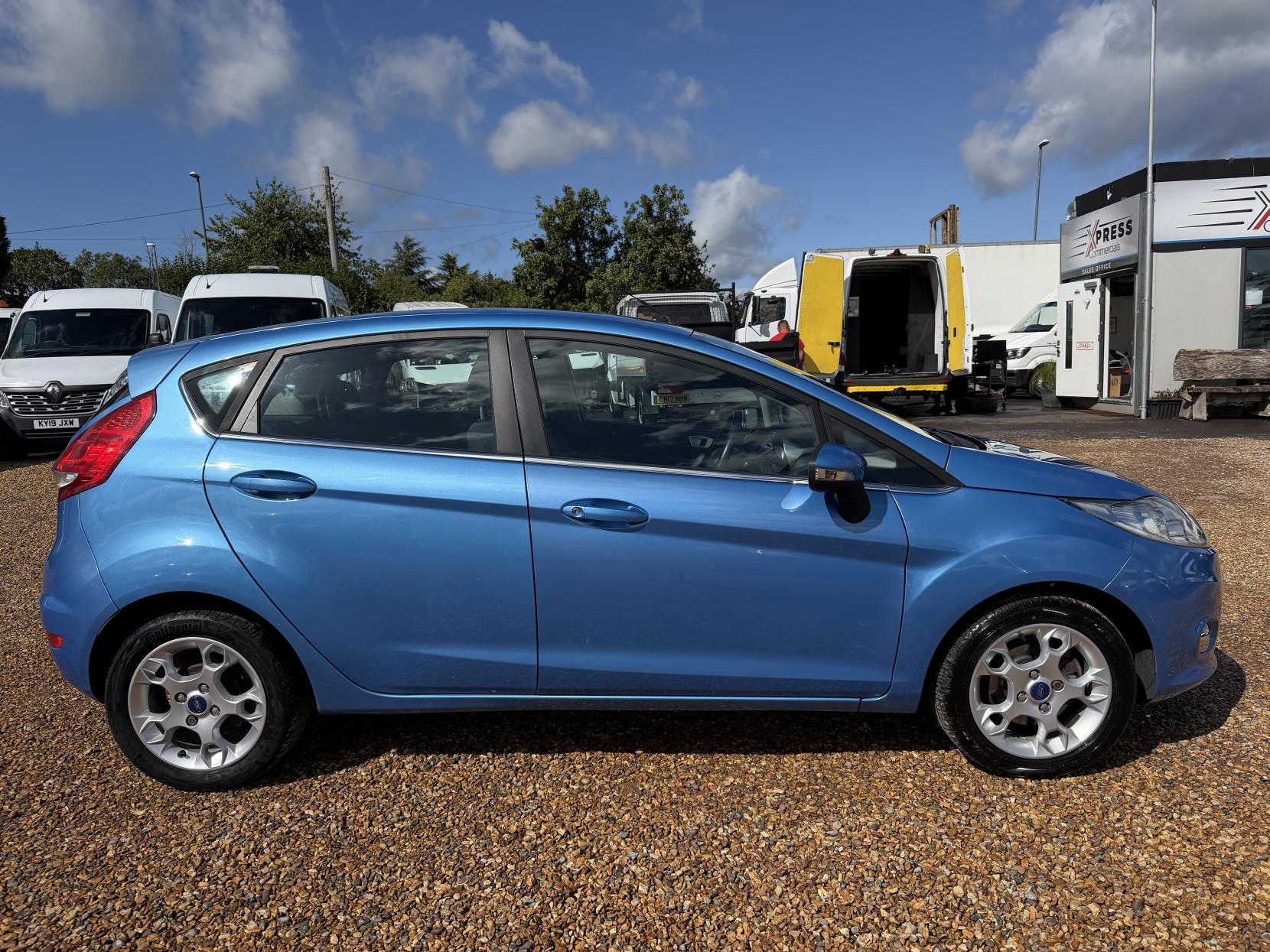 2011 Ford Fiesta 1.4 Zetec Hatchback 5dr Petrol Automatic (154 g/km, 94 bhp) - Thumbnail 13