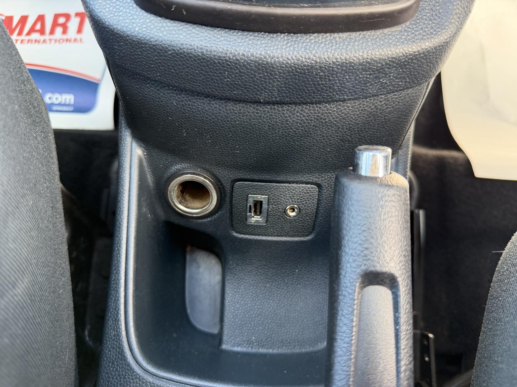 2011 Ford Fiesta 1.4 Zetec Hatchback 5dr Petrol Automatic (154 g/km, 94 bhp) - Thumbnail 27