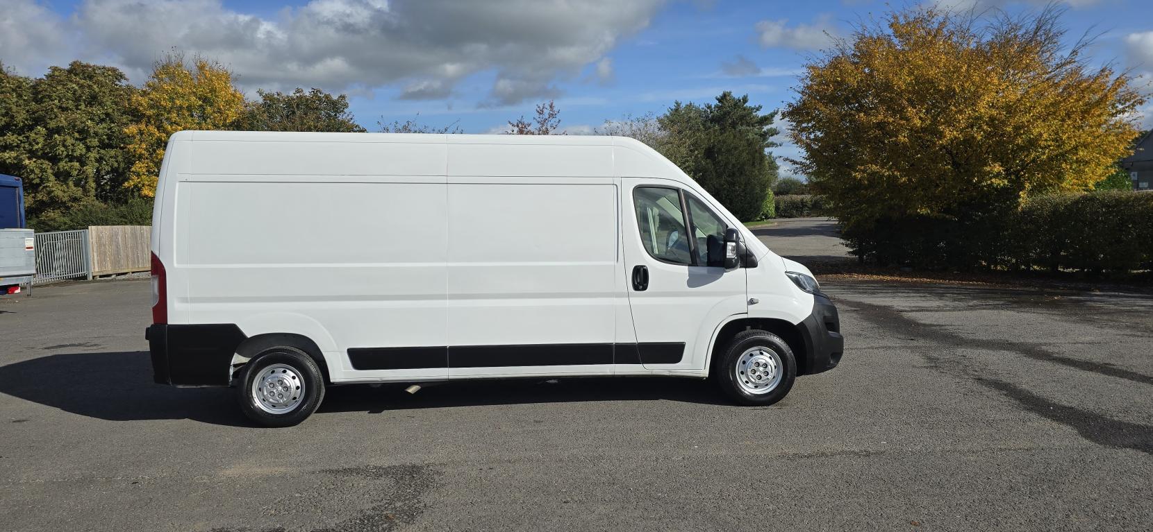 Peugeot Boxer 2.2 BlueHDi 335 Professional Panel Van 5dr Diesel Manual L3 H2 Euro 6 (s/s) (140 ps)