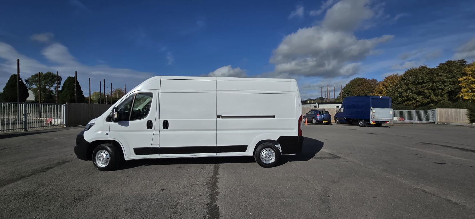 Peugeot Boxer 2.2 BlueHDi 335 Professional Panel Van 5dr Diesel Manual L3 H2 Euro 6 (s/s) (140 ps)