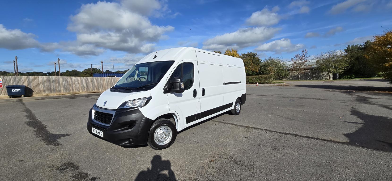 Peugeot Boxer 2.2 BlueHDi 335 Professional Panel Van 5dr Diesel Manual L3 H2 Euro 6 (s/s) (140 ps)