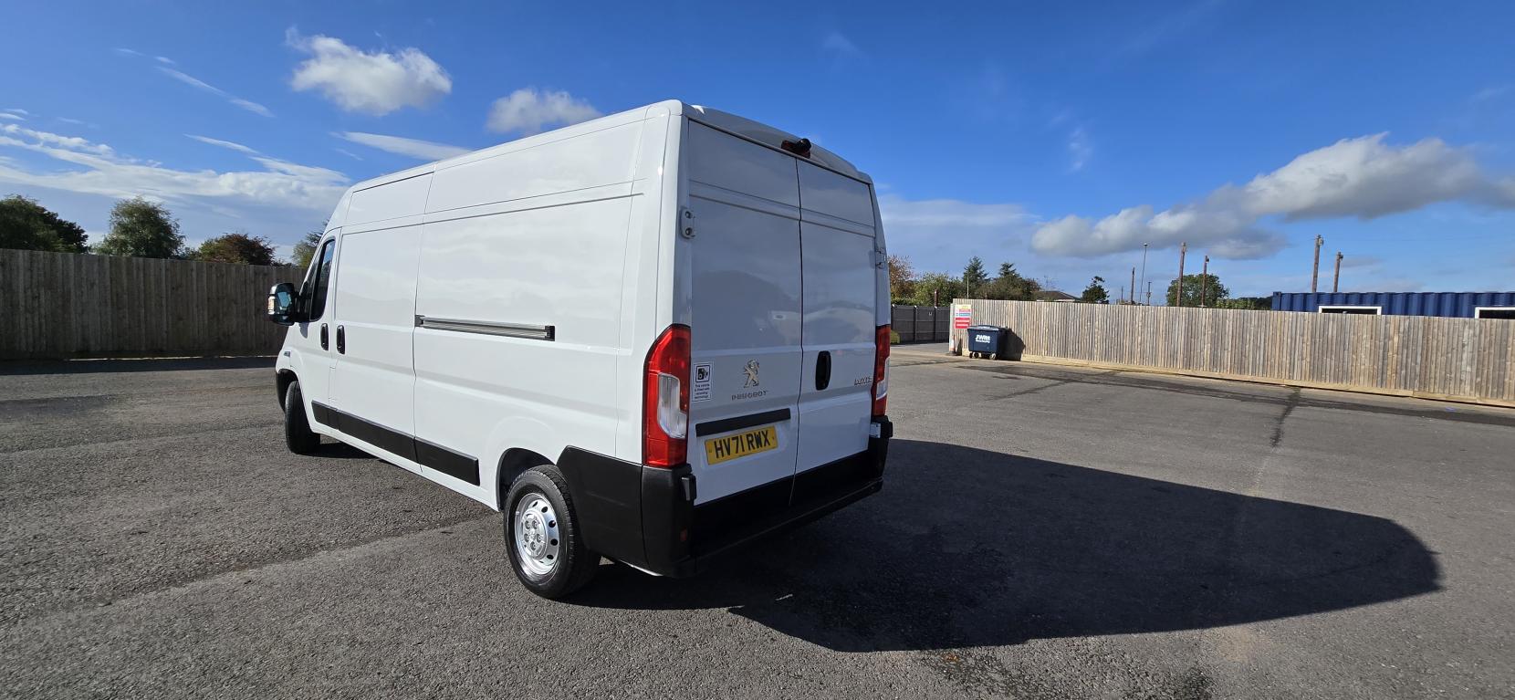 Peugeot Boxer 2.2 BlueHDi 335 Professional Panel Van 5dr Diesel Manual L3 H2 Euro 6 (s/s) (140 ps)