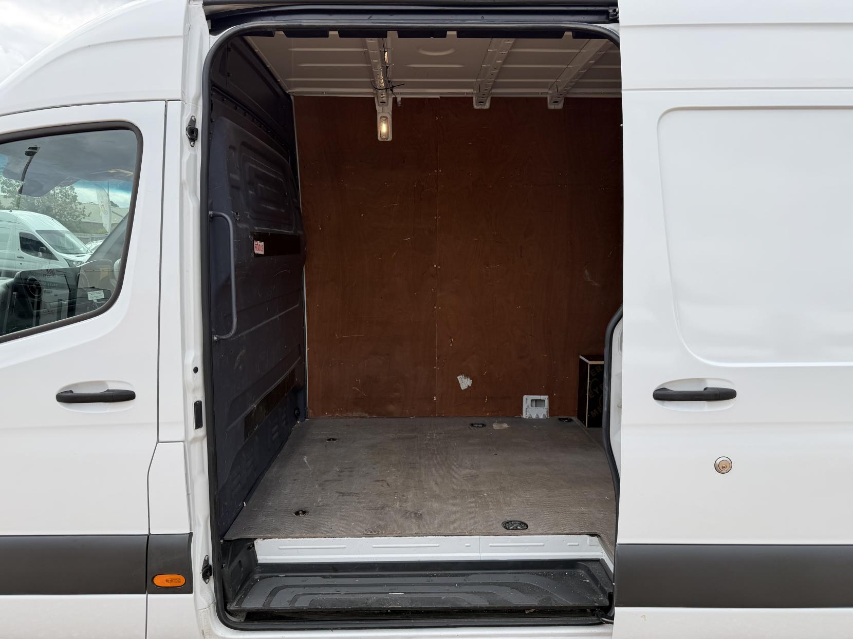 2020 Mercedes-Benz Sprinter 2.1 316 CDI Panel Van 5dr Diesel Manual RWD L2 H2 Euro 6 (163 ps) - Thumbnail 17