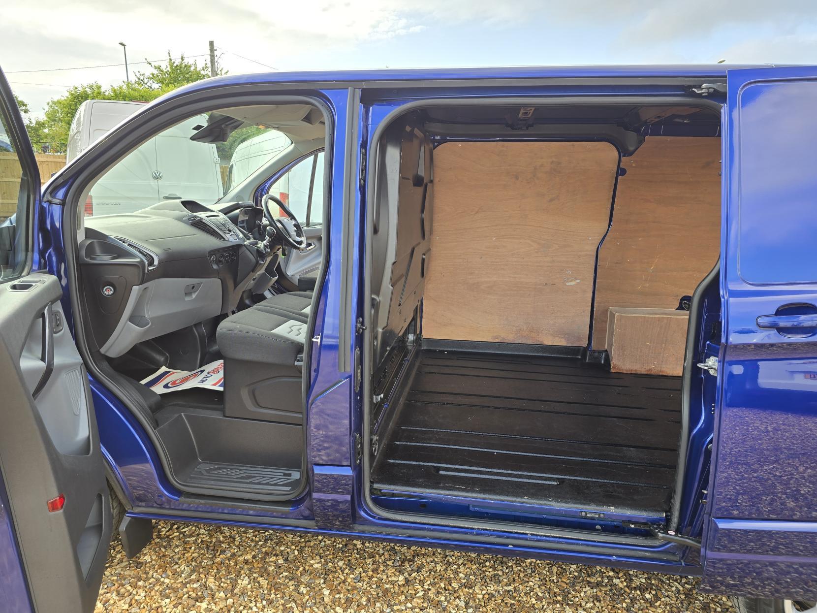 Ford Transit Custom 2.0 TDCi 270 Limited Panel Van 5dr Diesel Manual L1 H1 (157 g/km, 128 bhp)
