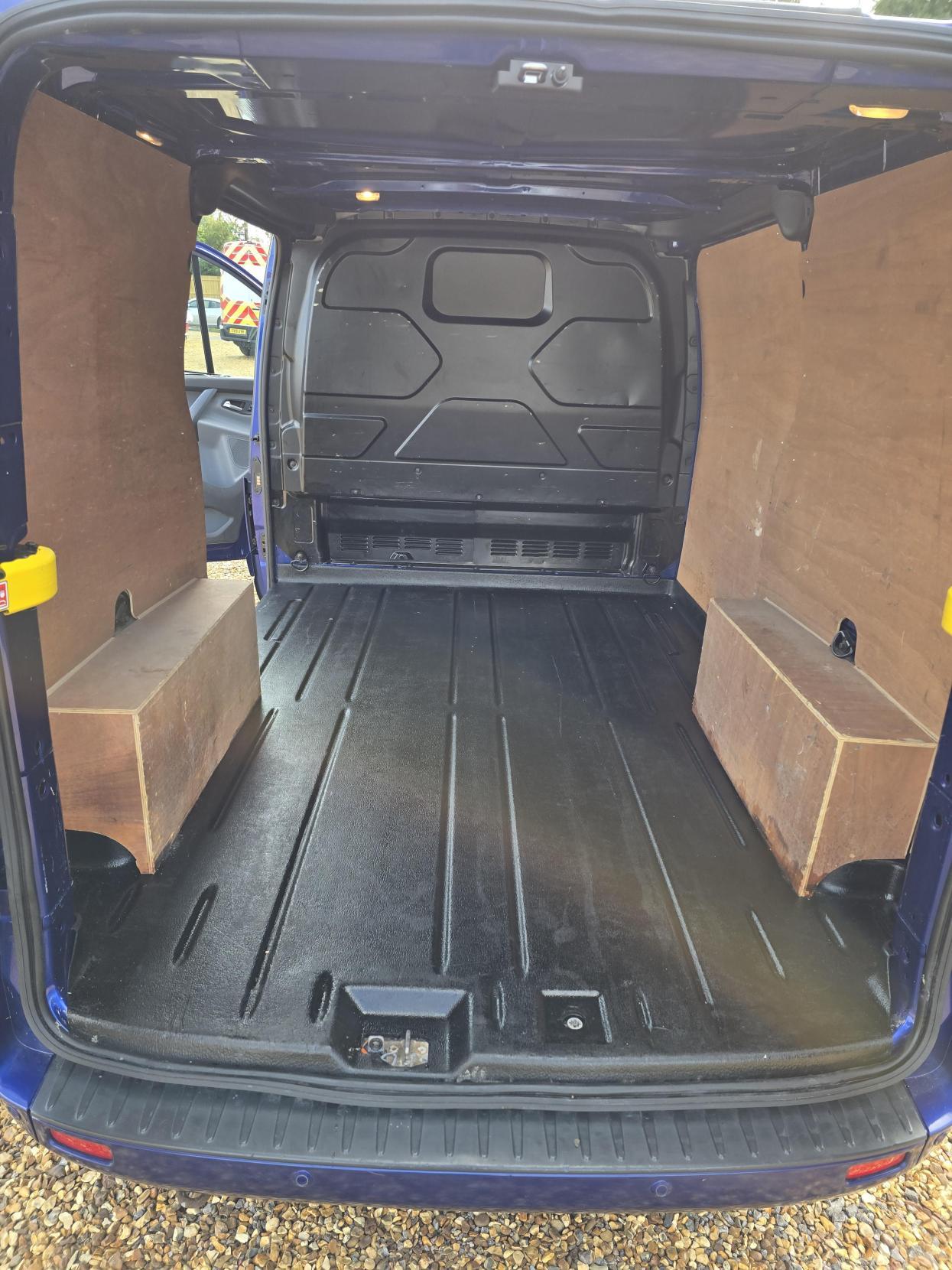 Ford Transit Custom 2.0 TDCi 270 Limited Panel Van 5dr Diesel Manual L1 H1 (157 g/km, 128 bhp)