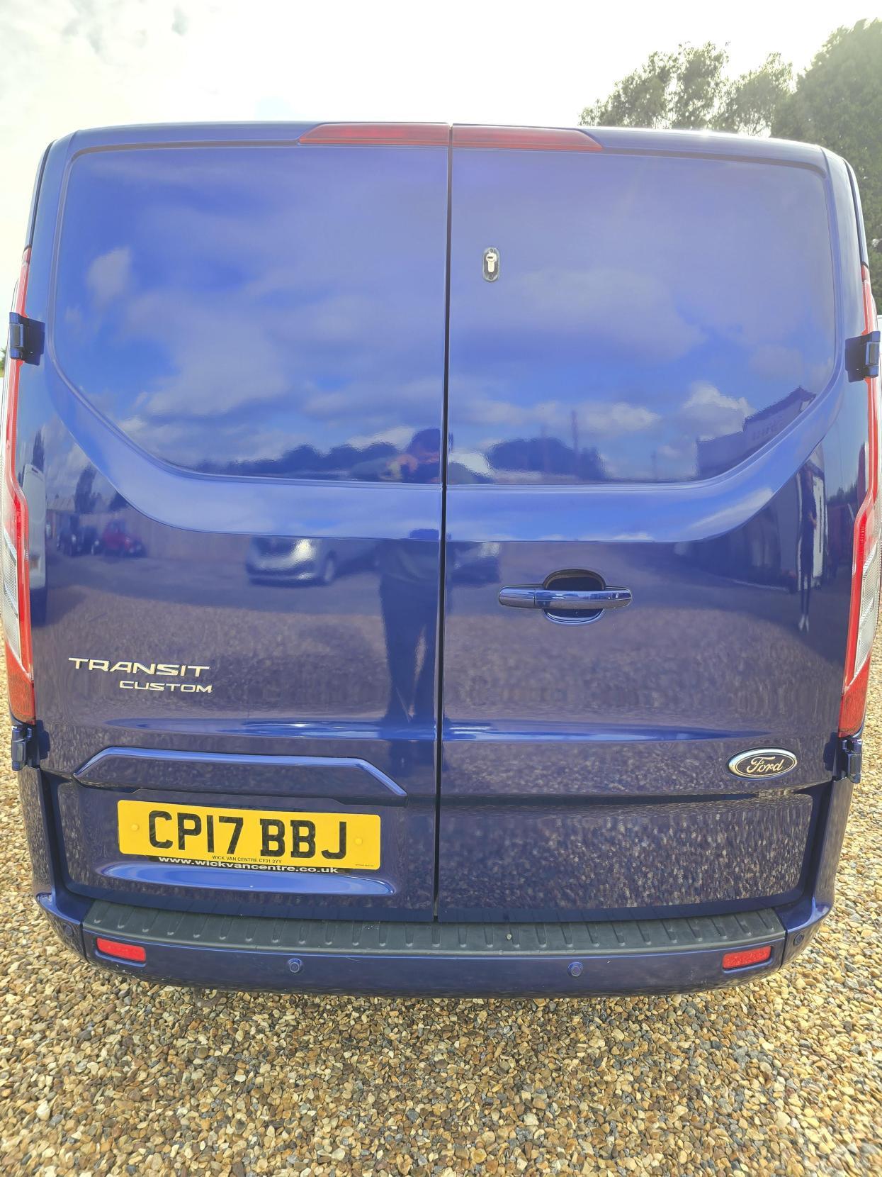 Ford Transit Custom 2.0 TDCi 270 Limited Panel Van 5dr Diesel Manual L1 H1 (157 g/km, 128 bhp)