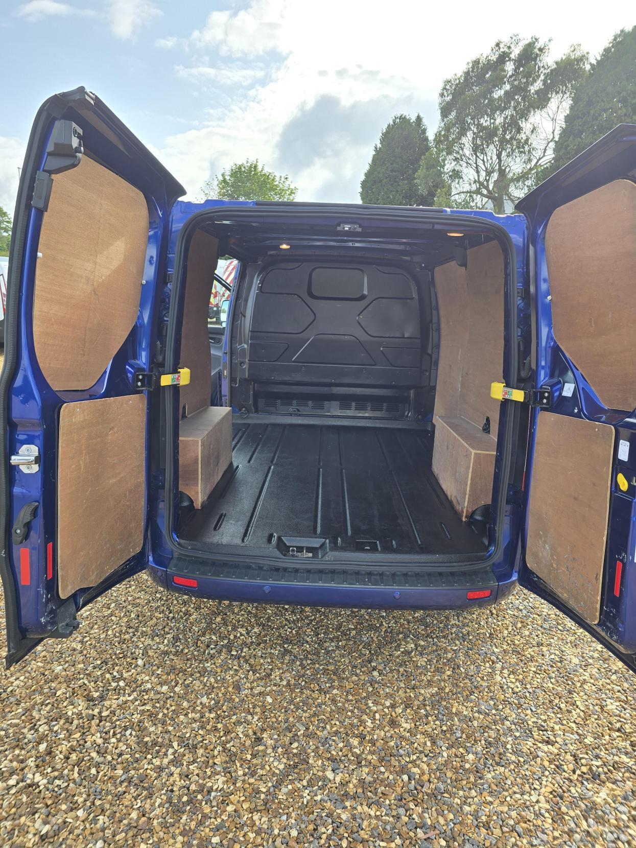 Ford Transit Custom 2.0 TDCi 270 Limited Panel Van 5dr Diesel Manual L1 H1 (157 g/km, 128 bhp)