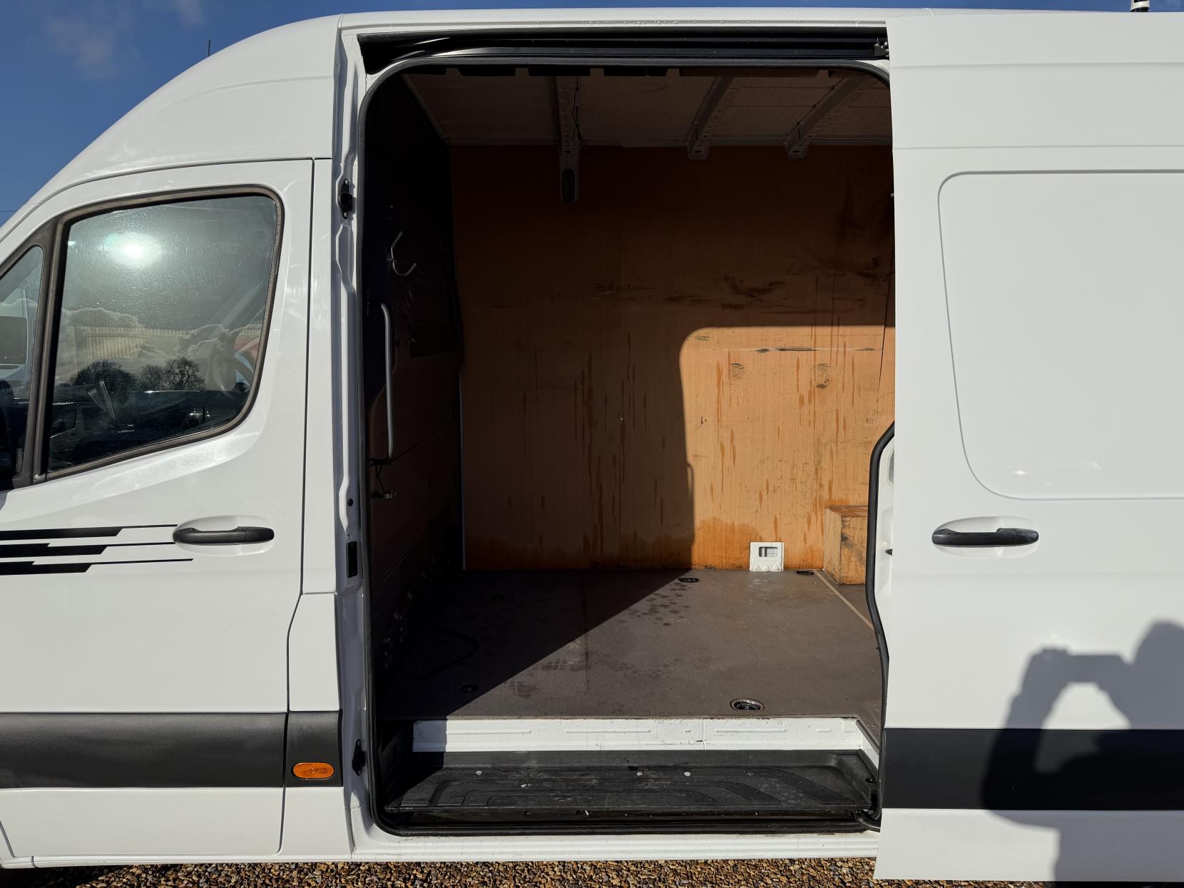 Mercedes-Benz Sprinter 2.0 317 CDI Progressive Panel Van 5dr Diesel Manual RWD L2 H2 Euro 6 (s/s) (170 ps)