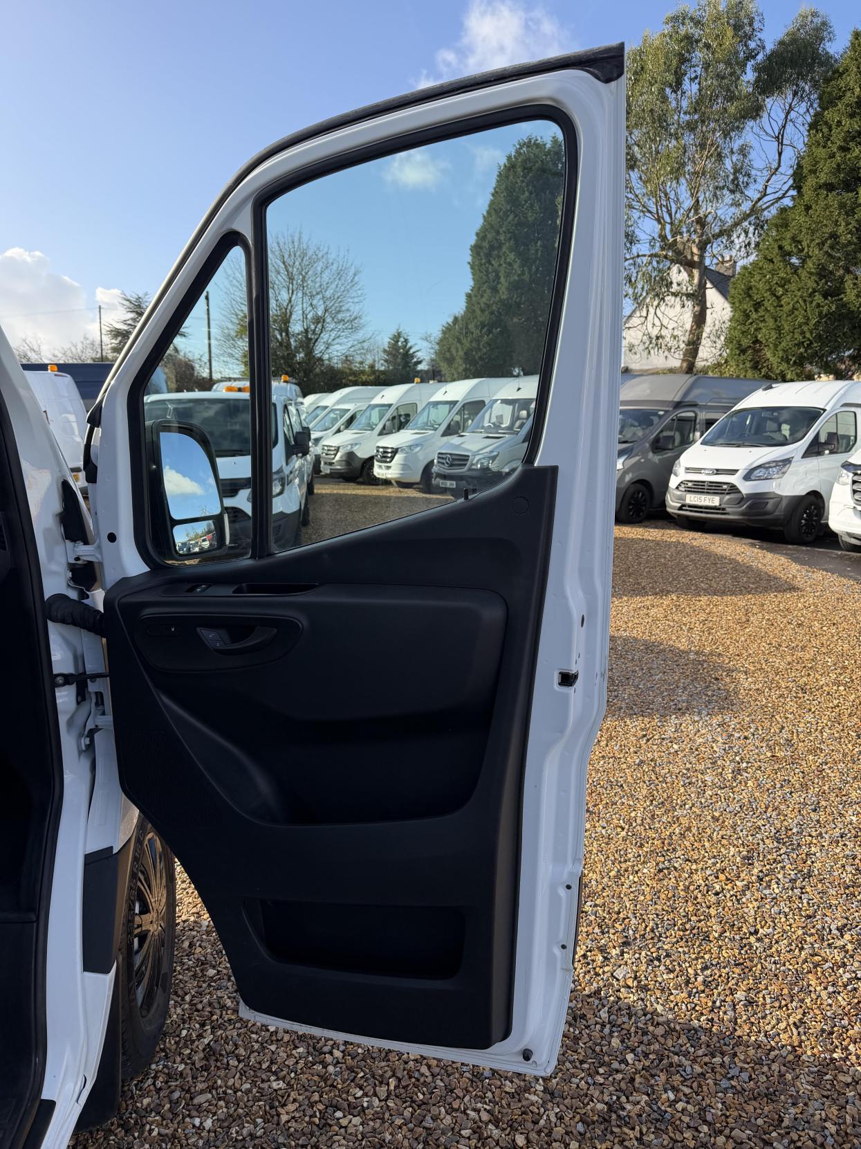 Mercedes-Benz Sprinter 2.0 317 CDI Progressive Panel Van 5dr Diesel Manual RWD L2 H2 Euro 6 (s/s) (170 ps)