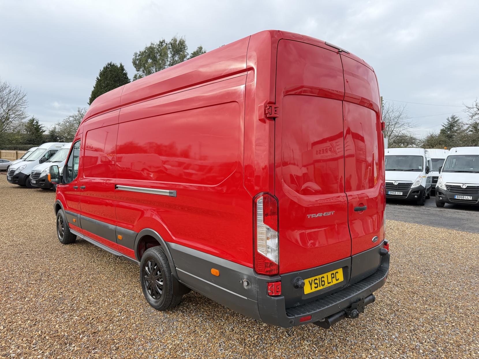 Ford Transit 2.2 TDCi 350 Panel Van 5dr Diesel Manual RWD L4 H3 Euro 5 (125 ps)