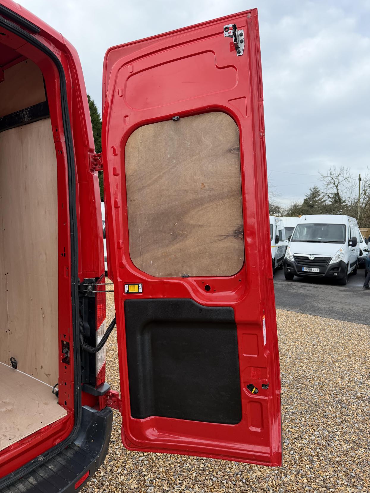 Ford Transit 2.2 TDCi 350 Panel Van 5dr Diesel Manual RWD L4 H3 Euro 5 (125 ps)