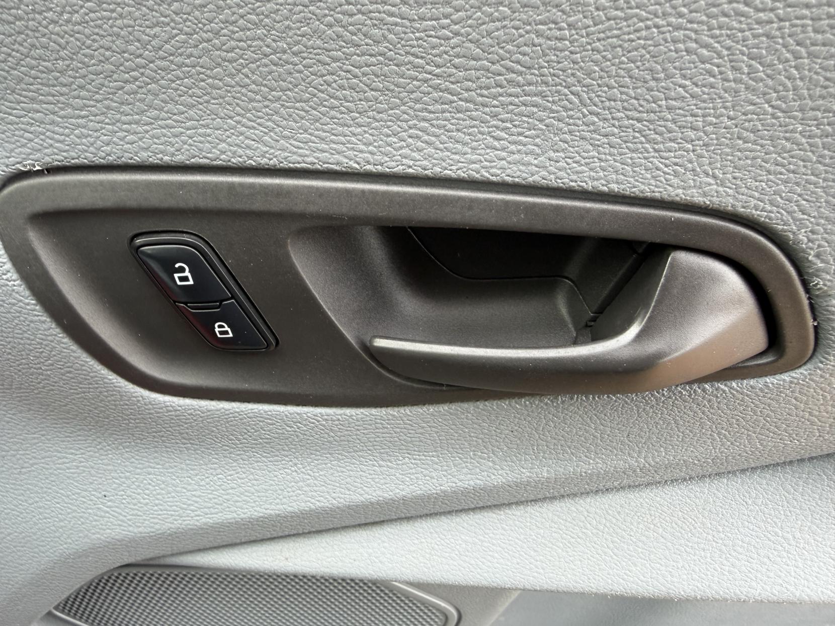 Ford Transit 2.2 TDCi 350 Panel Van 5dr Diesel Manual RWD L4 H3 Euro 5 (125 ps)