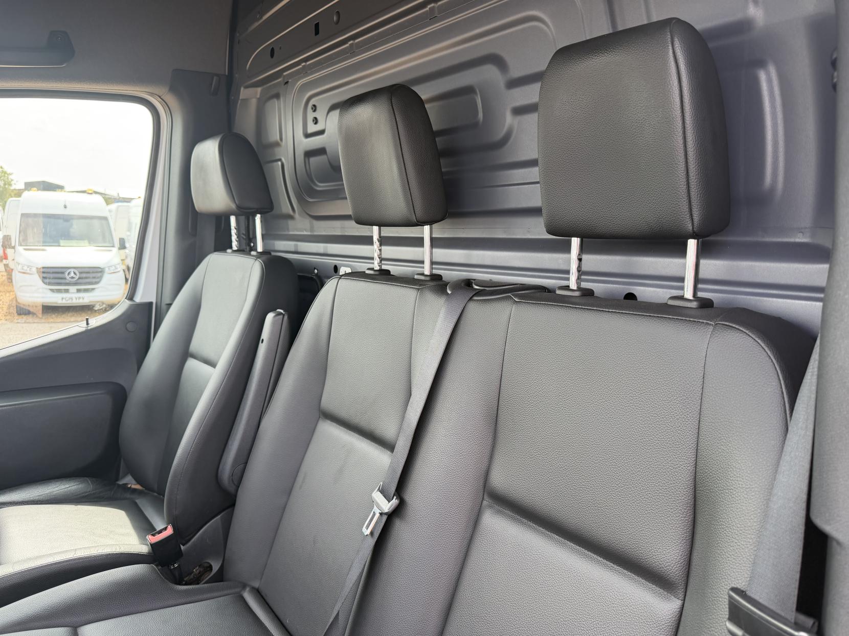 2022 Mercedes-Benz Sprinter 2.0 317 CDI Progressive Panel Van 5dr Diesel Manual RWD L2 H2 Euro 6 (s/s) (170 ps) - Thumbnail 16