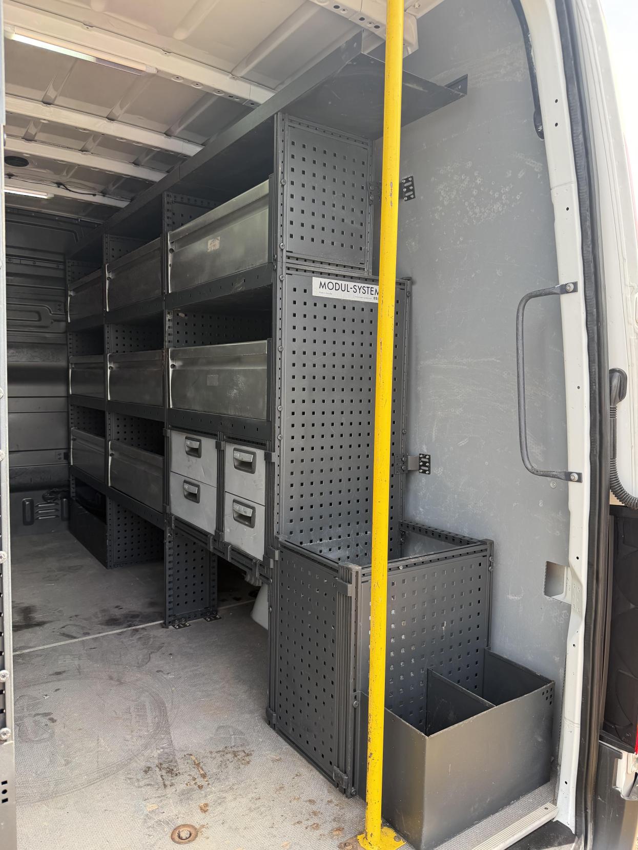2022 Mercedes-Benz Sprinter 2.0 317 CDI Progressive Panel Van 5dr Diesel Manual RWD L2 H2 Euro 6 (s/s) (170 ps) - Thumbnail 47
