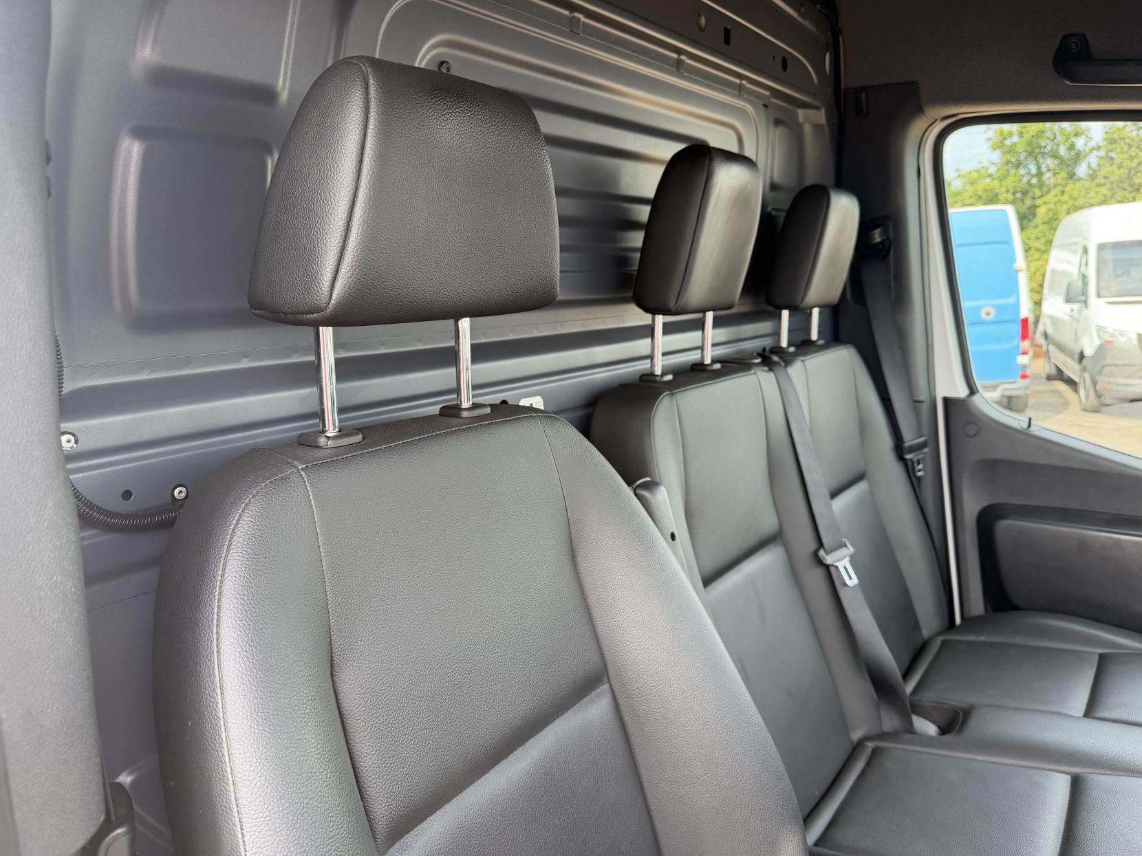 2022 Mercedes-Benz Sprinter 2.0 317 CDI Progressive Panel Van 5dr Diesel Manual RWD L2 H2 Euro 6 (s/s) (170 ps) - Thumbnail 15