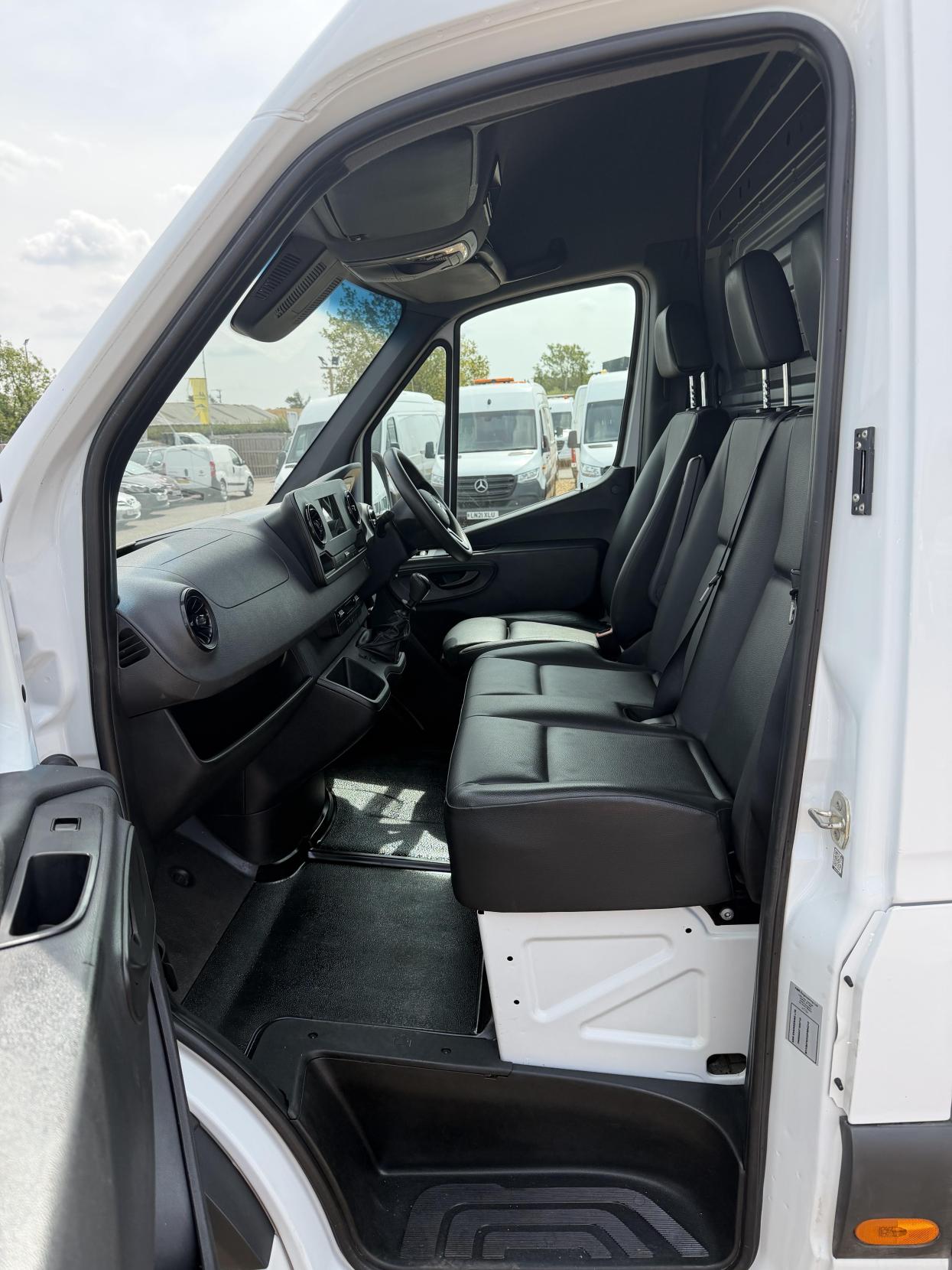 2022 Mercedes-Benz Sprinter 2.0 317 CDI Progressive Panel Van 5dr Diesel Manual RWD L2 H2 Euro 6 (s/s) (170 ps) - Thumbnail 14