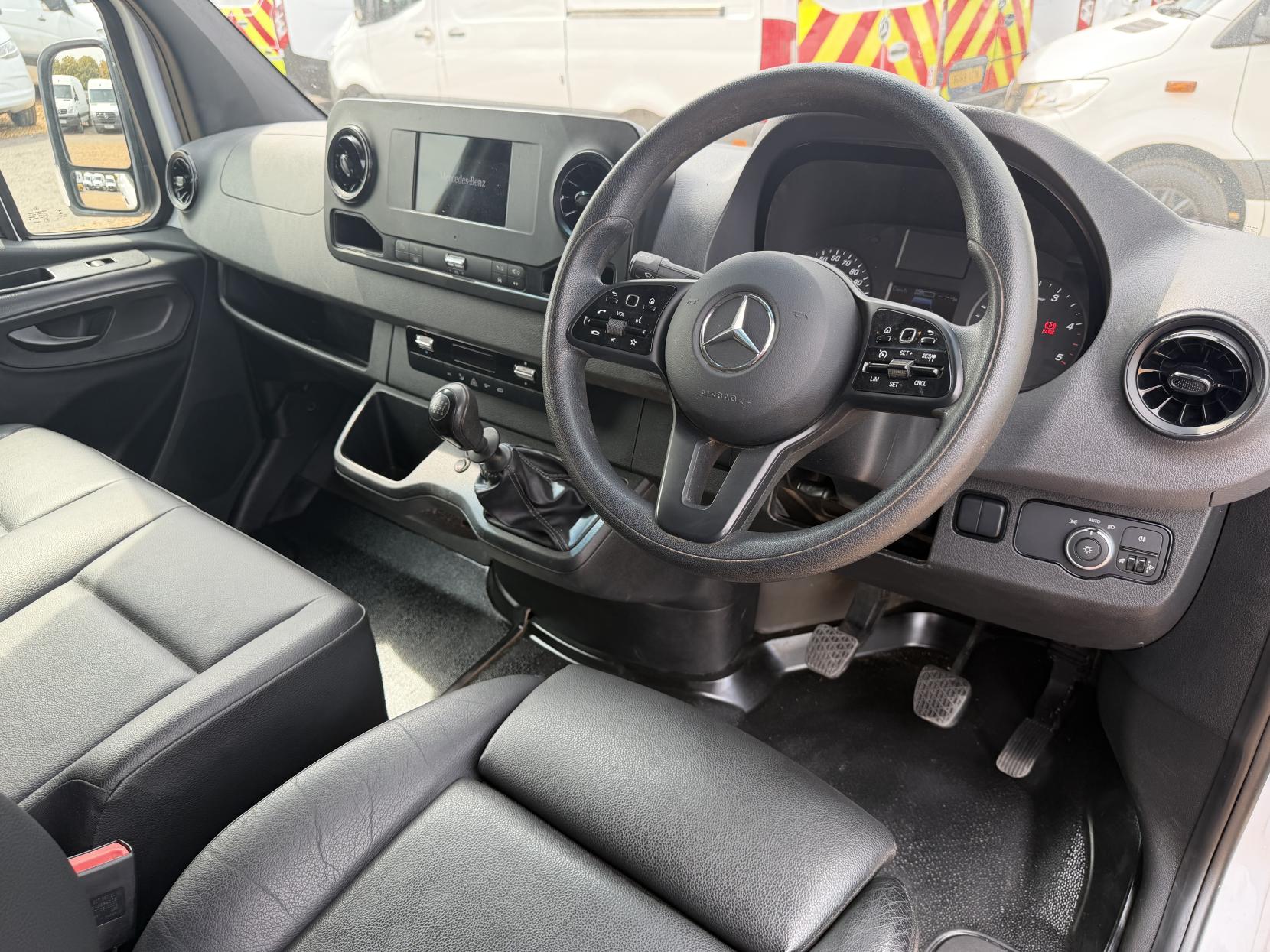 2022 Mercedes-Benz Sprinter 2.0 317 CDI Progressive Panel Van 5dr Diesel Manual RWD L2 H2 Euro 6 (s/s) (170 ps) - Thumbnail 3