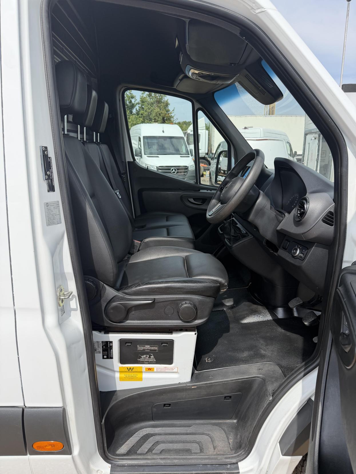 2022 Mercedes-Benz Sprinter 2.0 317 CDI Progressive Panel Van 5dr Diesel Manual RWD L2 H2 Euro 6 (s/s) (170 ps) - Thumbnail 17