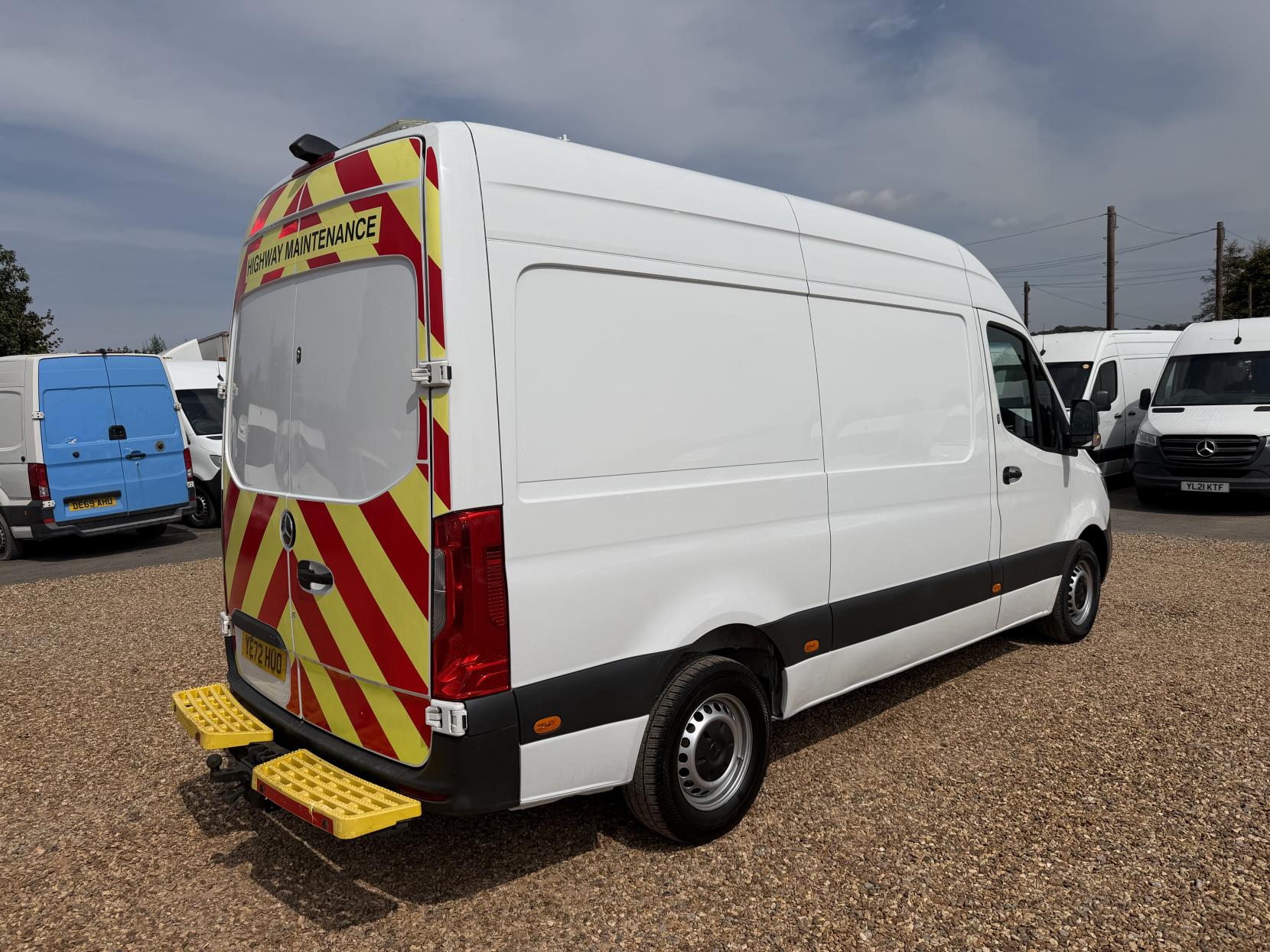 2022 Mercedes-Benz Sprinter 2.0 317 CDI Progressive Panel Van 5dr Diesel Manual RWD L2 H2 Euro 6 (s/s) (170 ps) - Thumbnail 11