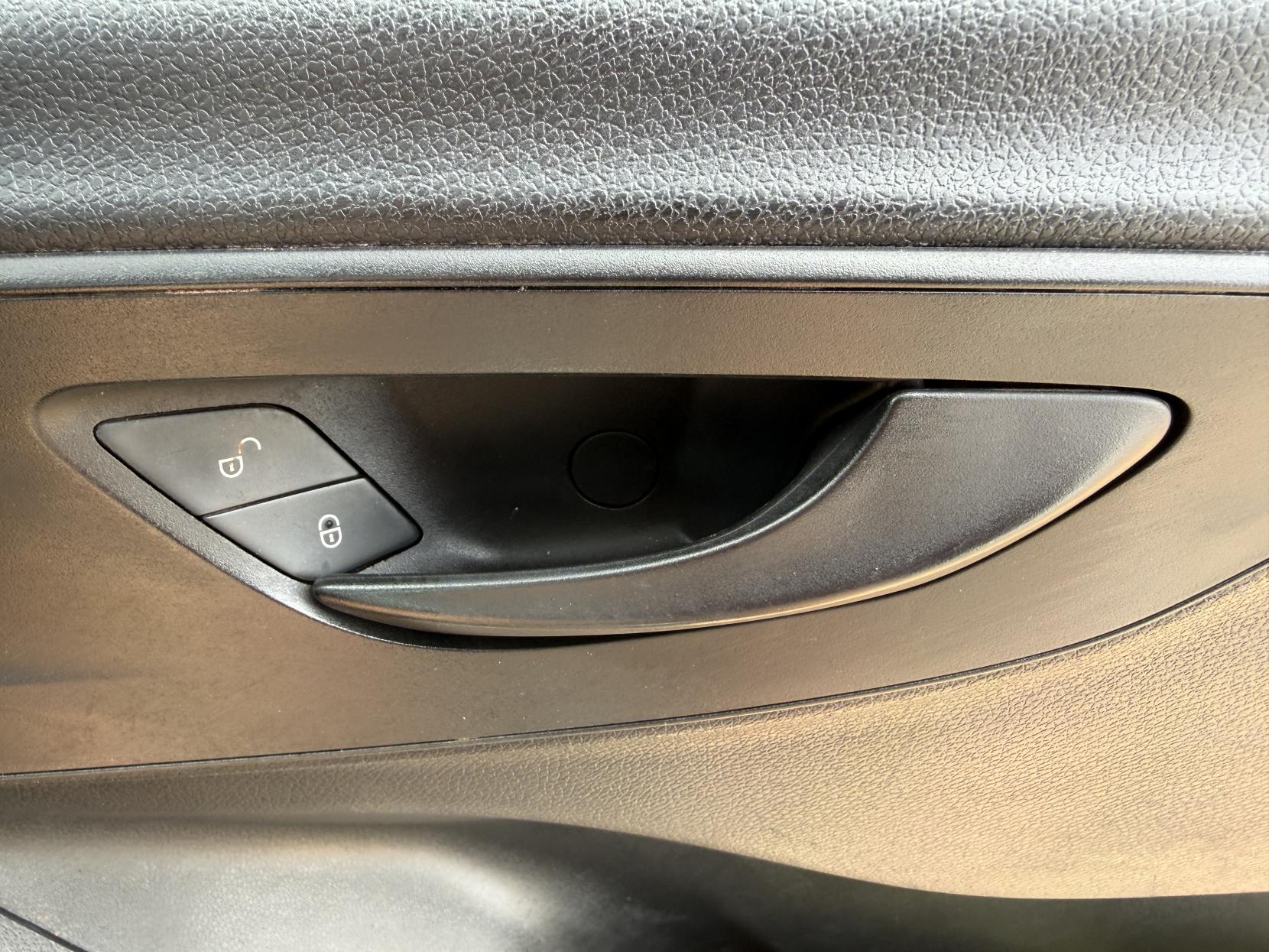 2022 Mercedes-Benz Sprinter 2.0 317 CDI Progressive Panel Van 5dr Diesel Manual RWD L2 H2 Euro 6 (s/s) (170 ps) - Thumbnail 18