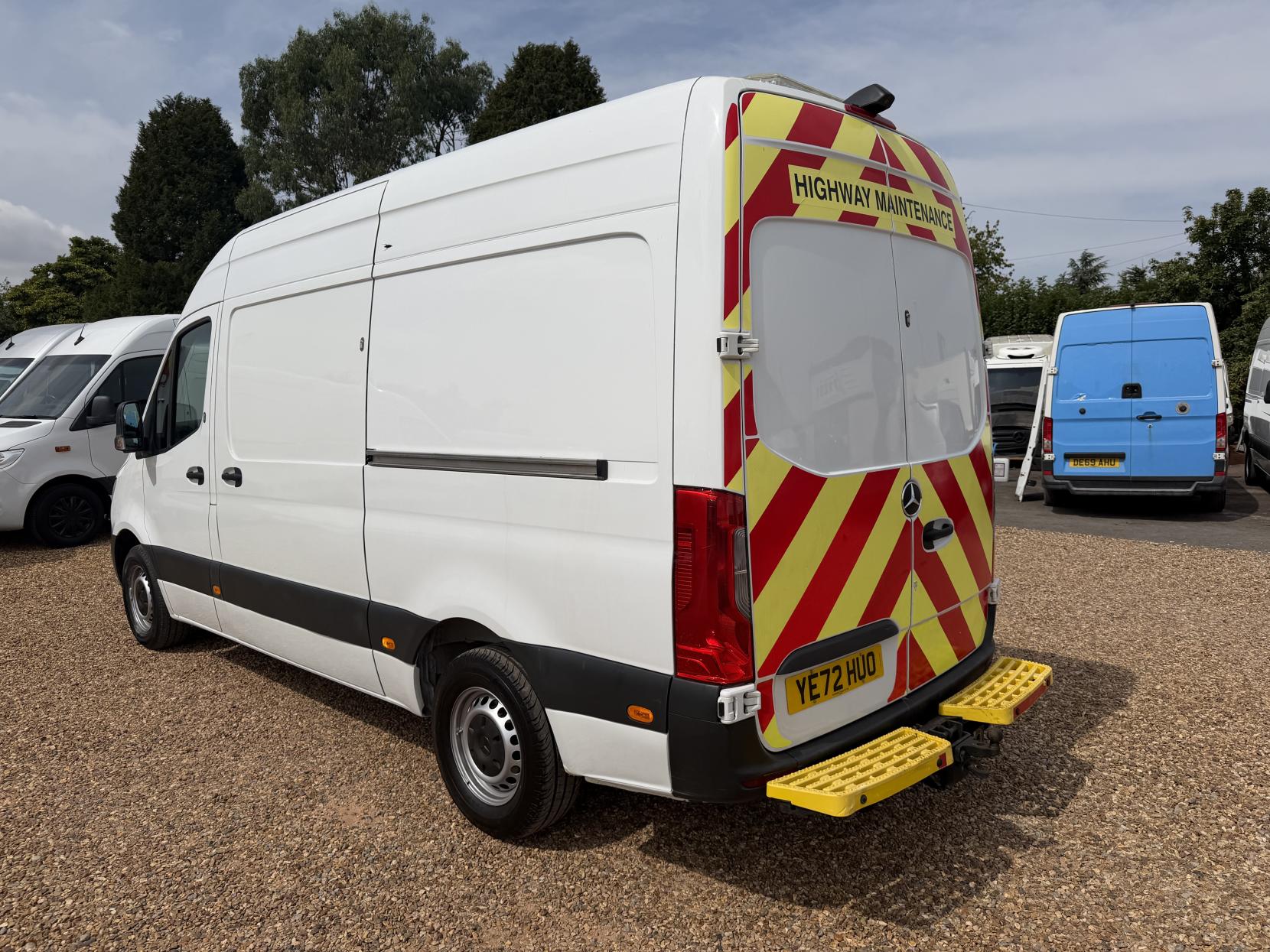 2022 Mercedes-Benz Sprinter 2.0 317 CDI Progressive Panel Van 5dr Diesel Manual RWD L2 H2 Euro 6 (s/s) (170 ps) - Thumbnail 9