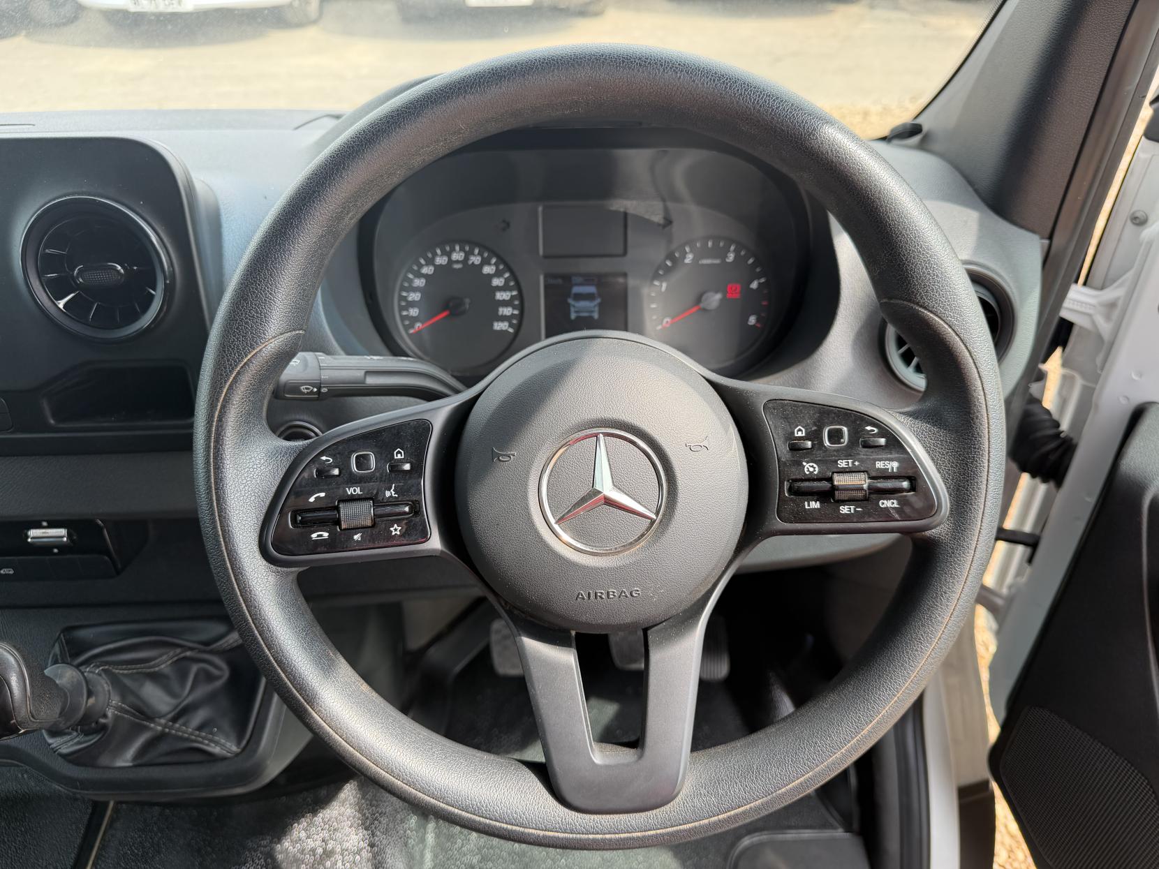 2022 Mercedes-Benz Sprinter 2.0 317 CDI Progressive Panel Van 5dr Diesel Manual RWD L2 H2 Euro 6 (s/s) (170 ps) - Thumbnail 22