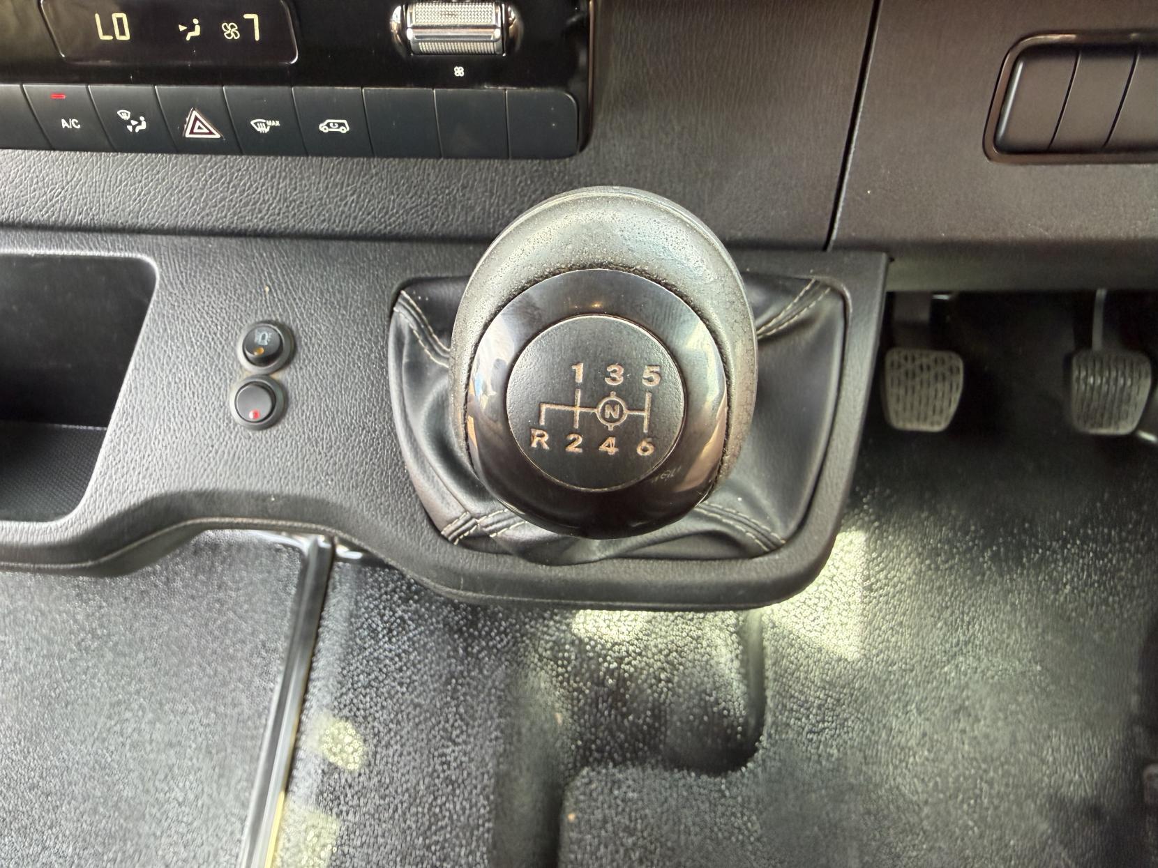 2022 Mercedes-Benz Sprinter 2.0 317 CDI Progressive Panel Van 5dr Diesel Manual RWD L2 H2 Euro 6 (s/s) (170 ps) - Thumbnail 32