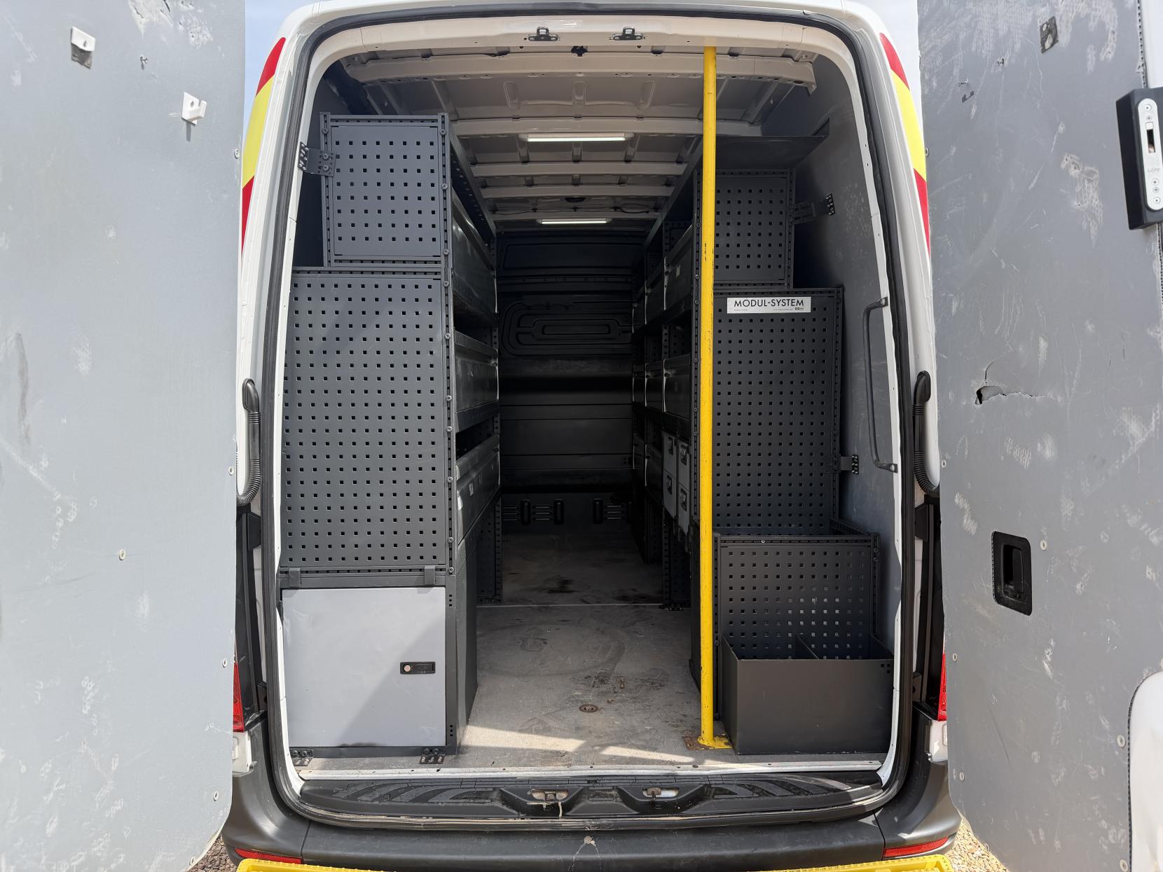 2022 Mercedes-Benz Sprinter 2.0 317 CDI Progressive Panel Van 5dr Diesel Manual RWD L2 H2 Euro 6 (s/s) (170 ps) - Thumbnail 2