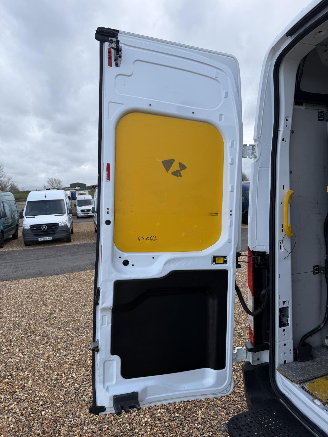 Ford Transit 2.0 350 EcoBlue Leader Panel Van 5dr Diesel Manual RWD L2 H3 Euro 6 (s/s) (130 ps)