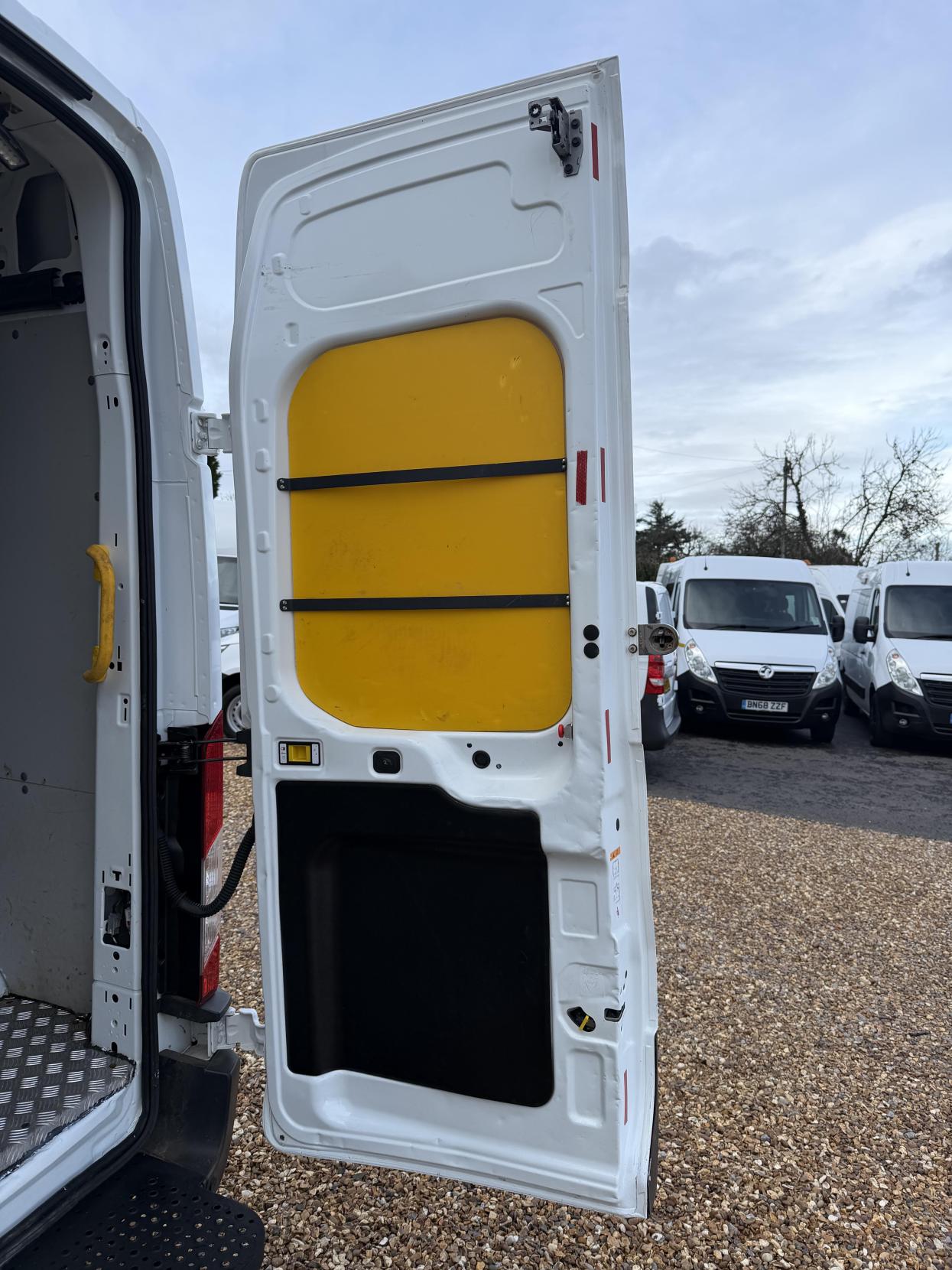 Ford Transit 2.0 350 EcoBlue Leader Panel Van 5dr Diesel Manual RWD L2 H3 Euro 6 (s/s) (130 ps)